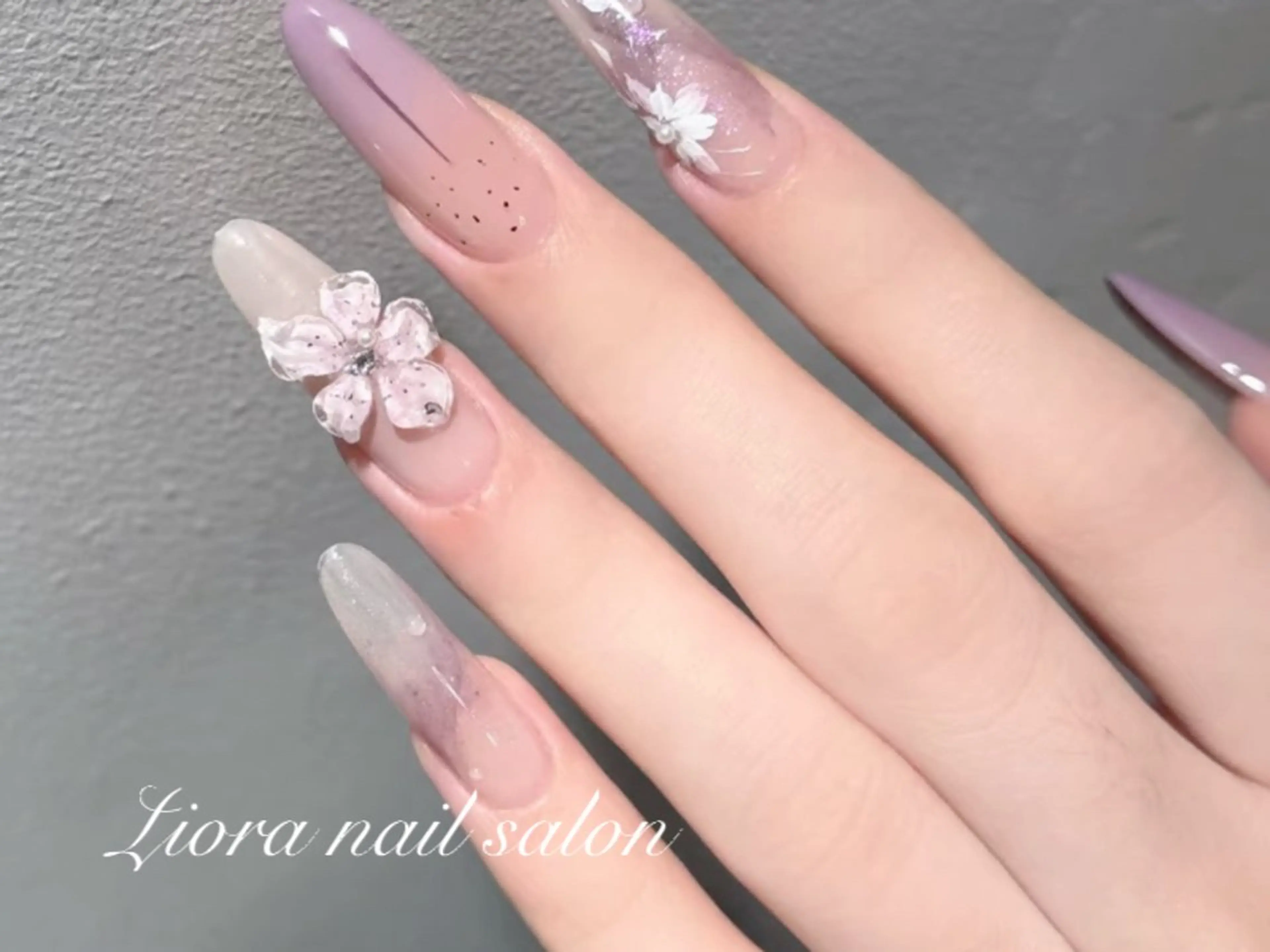 ネイル フレンチネイル ジェルネイル ガーリー グラデーション キラキラネイル ハンドネイル Liora nail スカルプ専門店のネイルデザイン