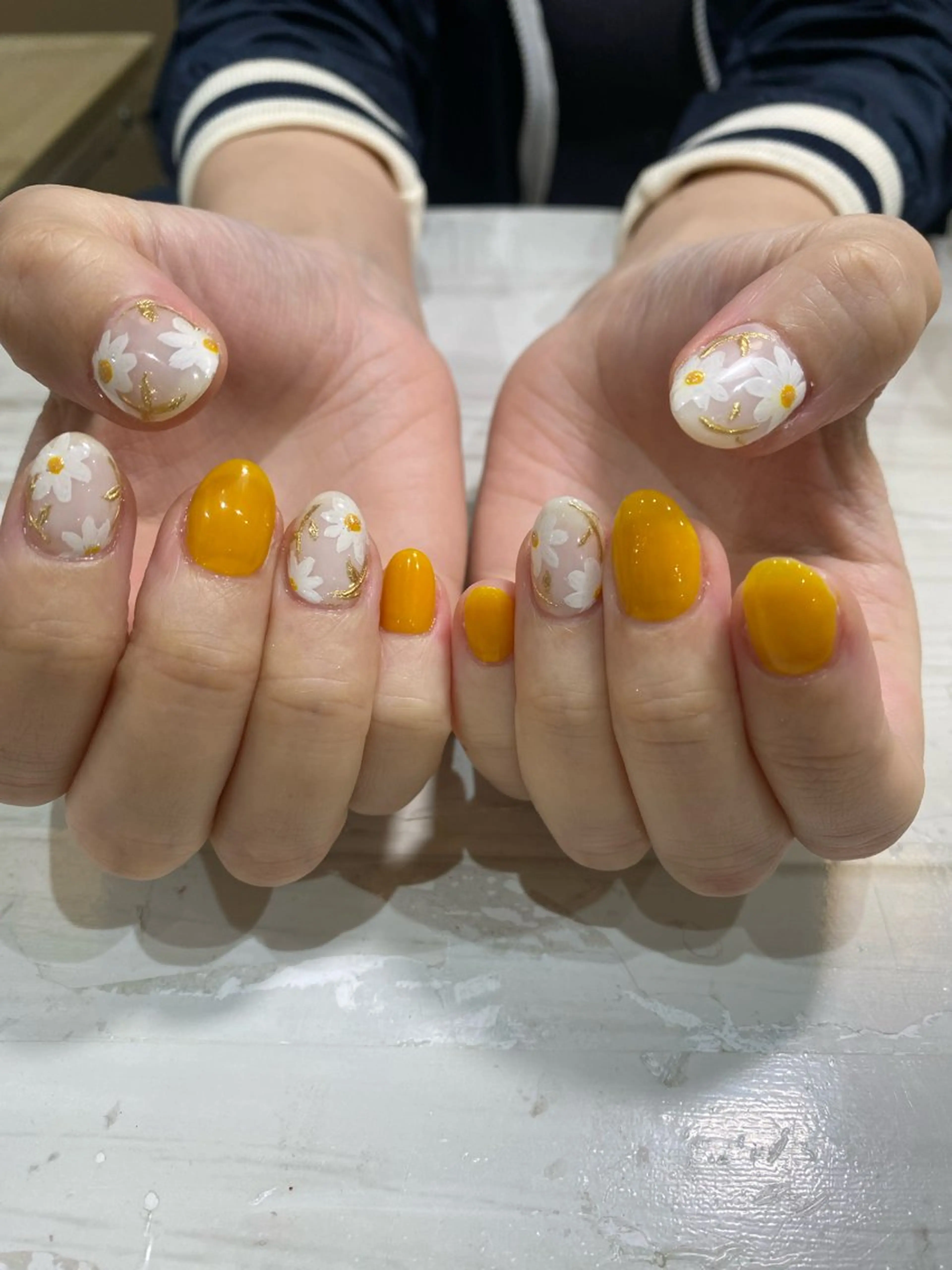 ネイル ハンドネイル 藤井 里緒奈のネイルデザイン