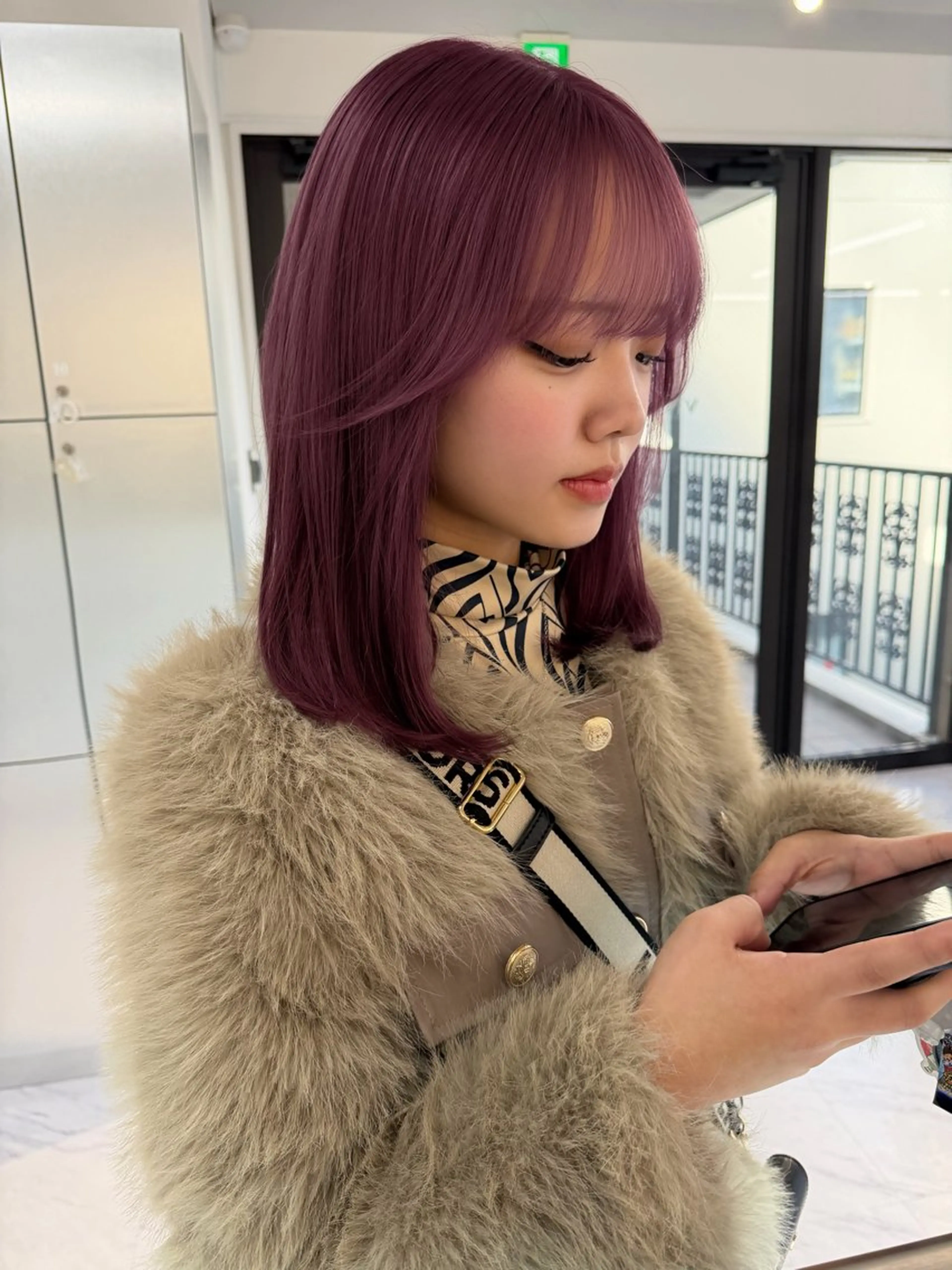 ミディアム カラー ベージュカラー ブリーチ ケアブリーチ デザインカラー ダブルカラー ヘアカラー トリートメント TATSUブリーチ/ ミルクティーベージュのヘアスタイル