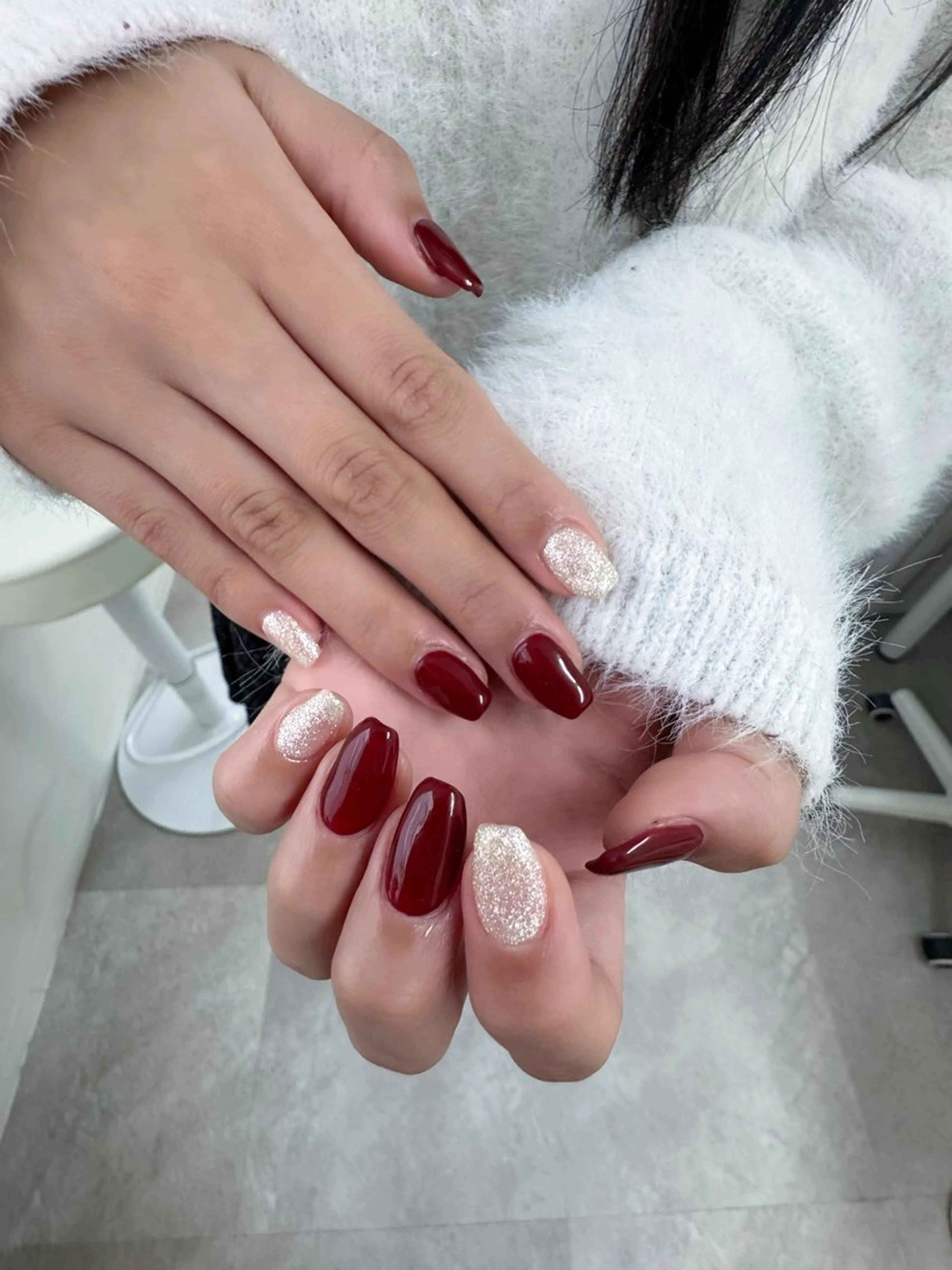 ネイル ワンカラーネイル 赤色 ハンドネイル 奥岡 花恋のネイルデザイン