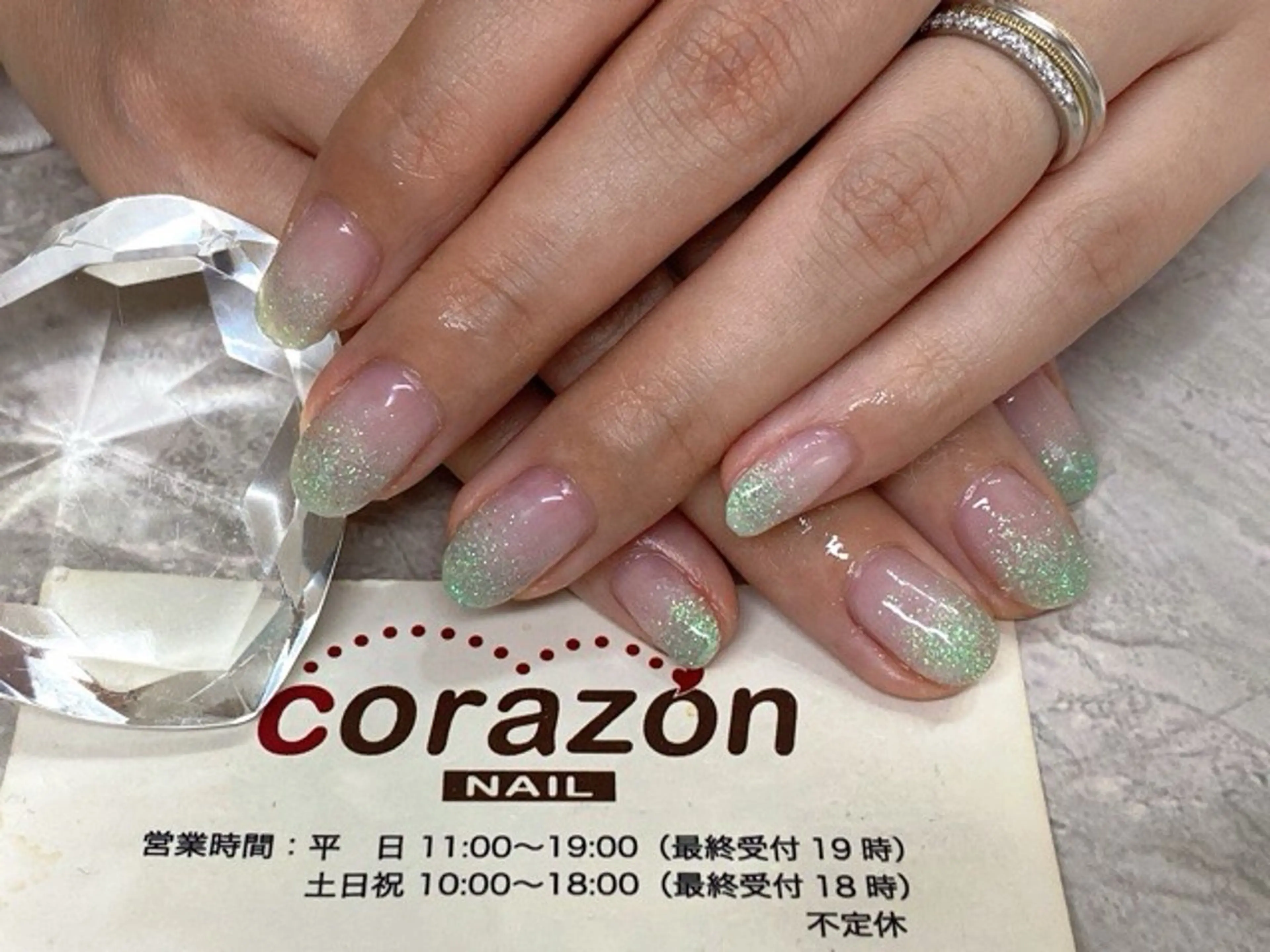 ネイル ジェルネイル グラデーション グリーン ラメ(グリッター) ハンドネイル ネイリスト aicoのネイルデザイン