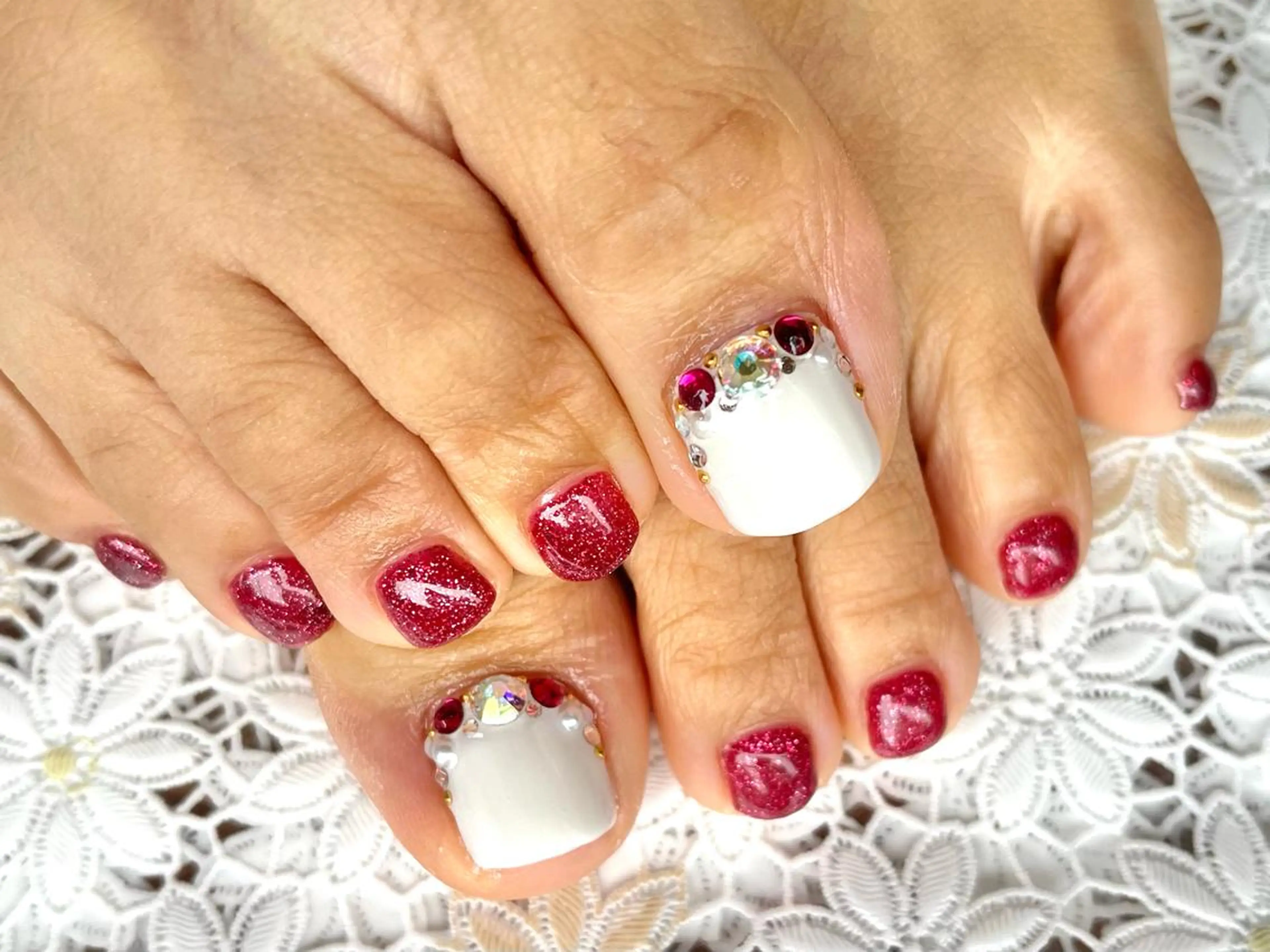 ネイル フットネイル ジェルネイル キラキラネイル 韓国ネイル ワンカラーネイル フットネイル nails' it...のネイルデザイン