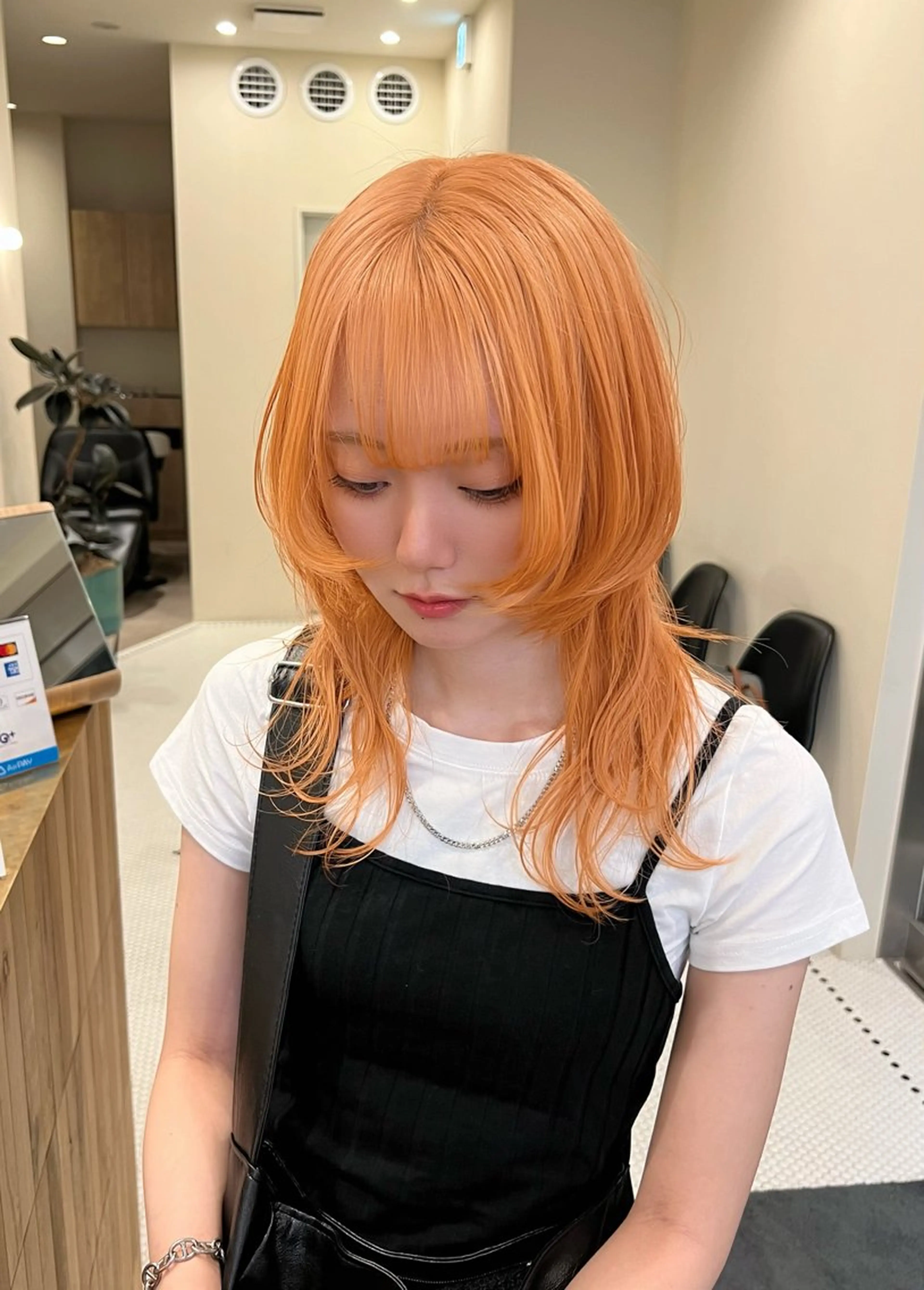 ショート カラー カット ヘアカラー トリートメント 抜きっぱなしブロンド /ハイトーン/カナタのヘアスタイル
