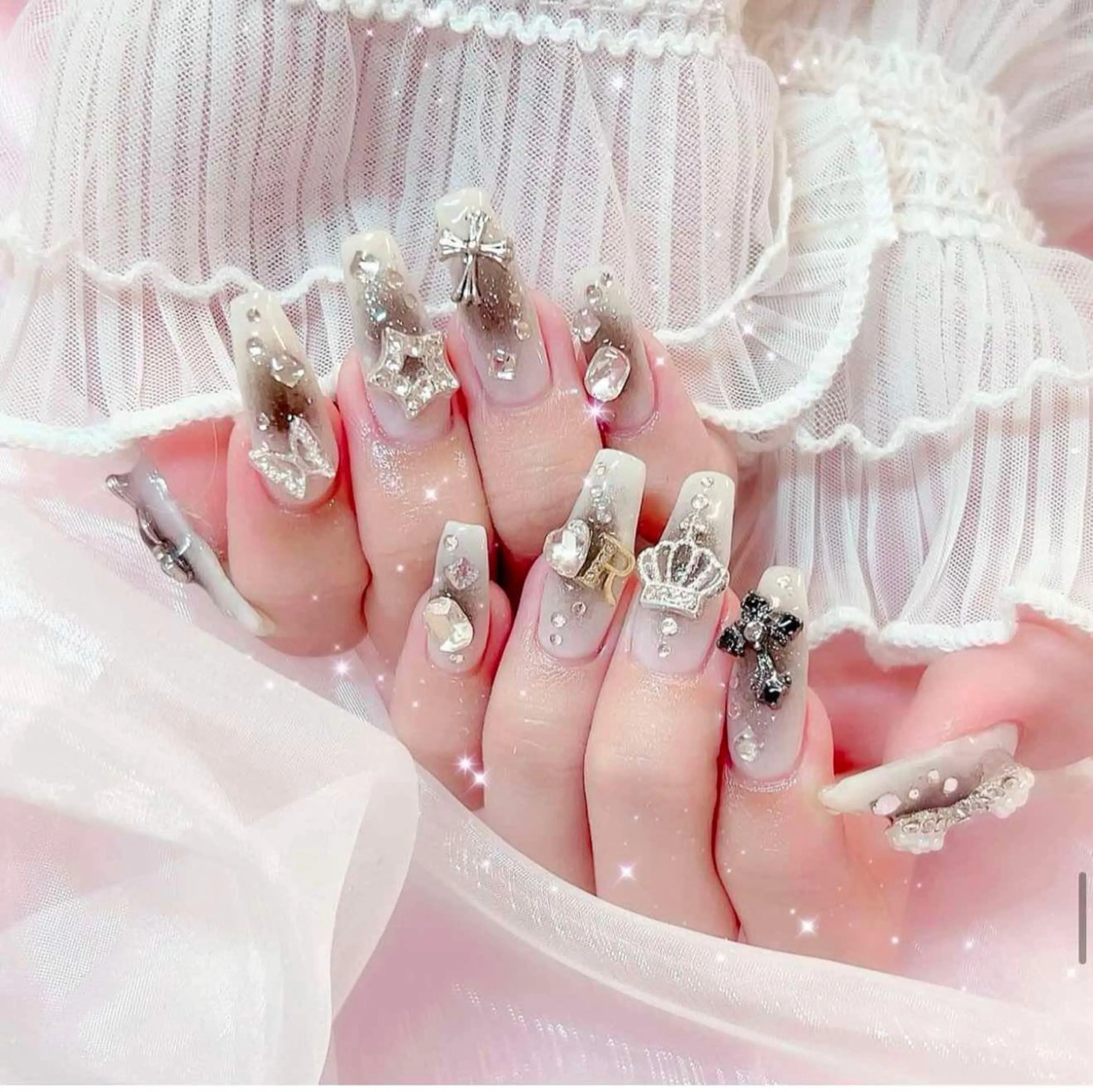 ネイル オーロラネイル クリアネイル フラッシュネイル ジェルネイル グラデーション ハンドネイル Amee Nail Salonのネイルデザイン