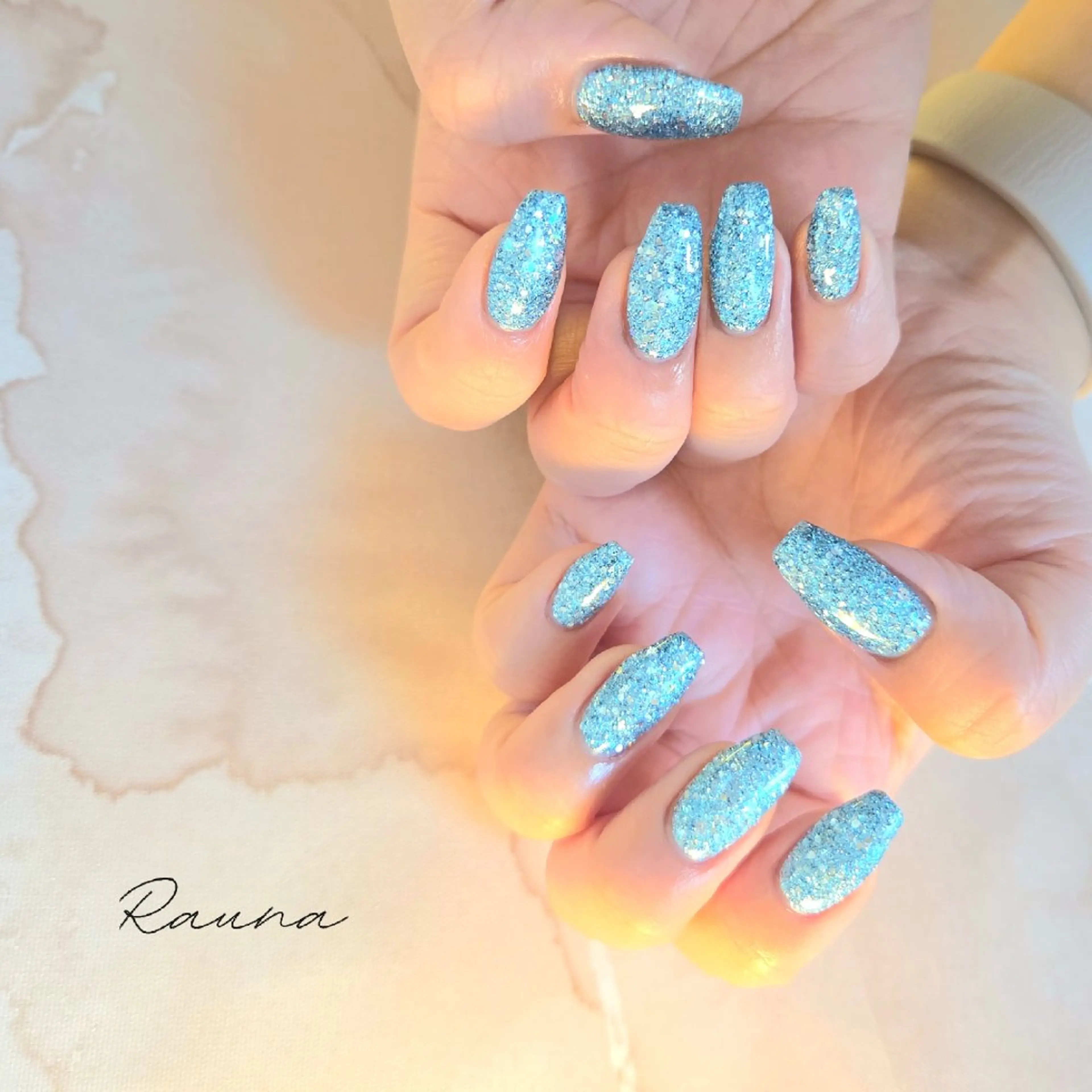 ネイル フラッシュネイル ハンドネイル Rauna nailsalon のネイルデザイン
