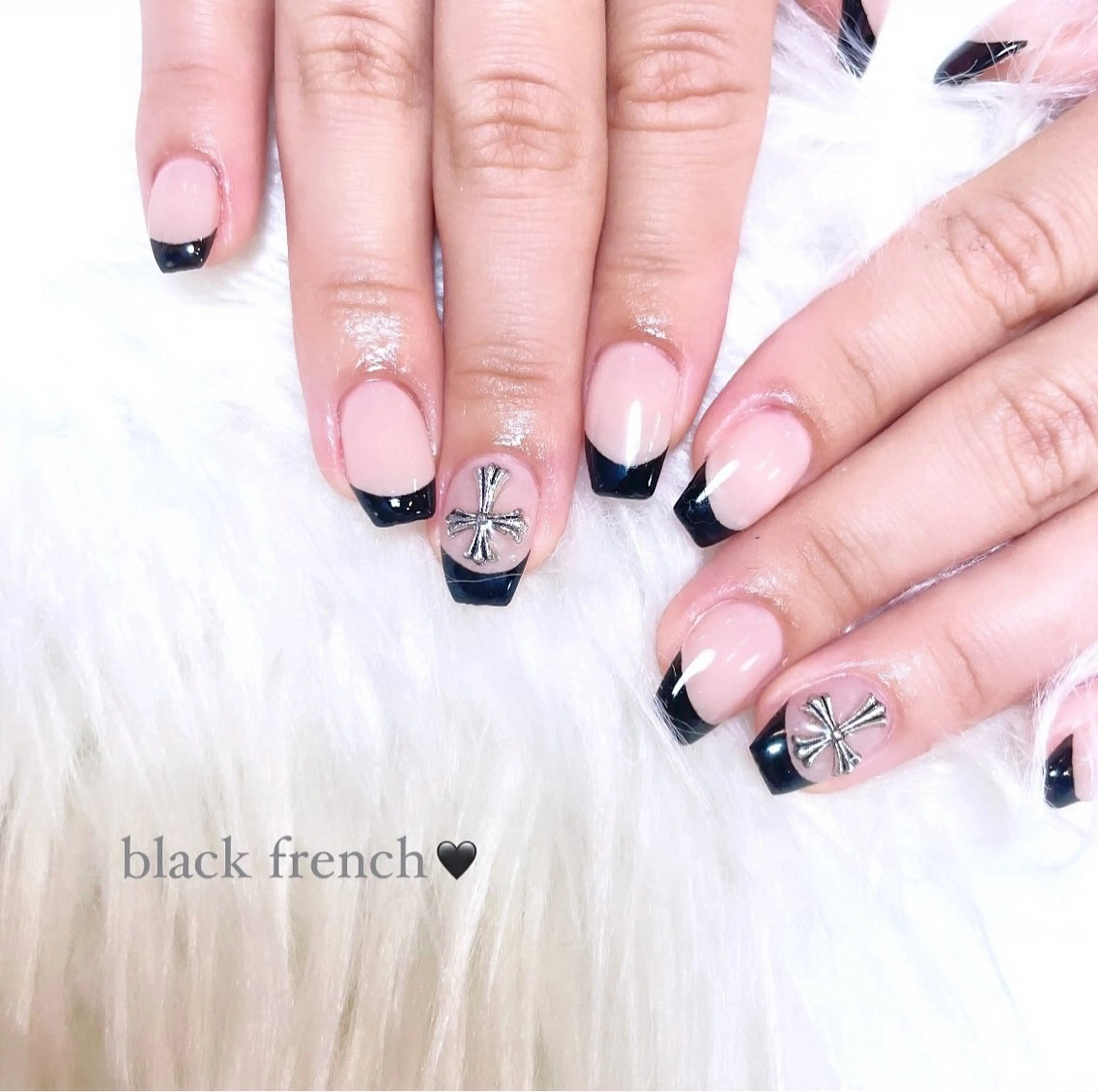 ネイル フレンチネイル ハンドネイル キラオメ Neneのネイルデザイン