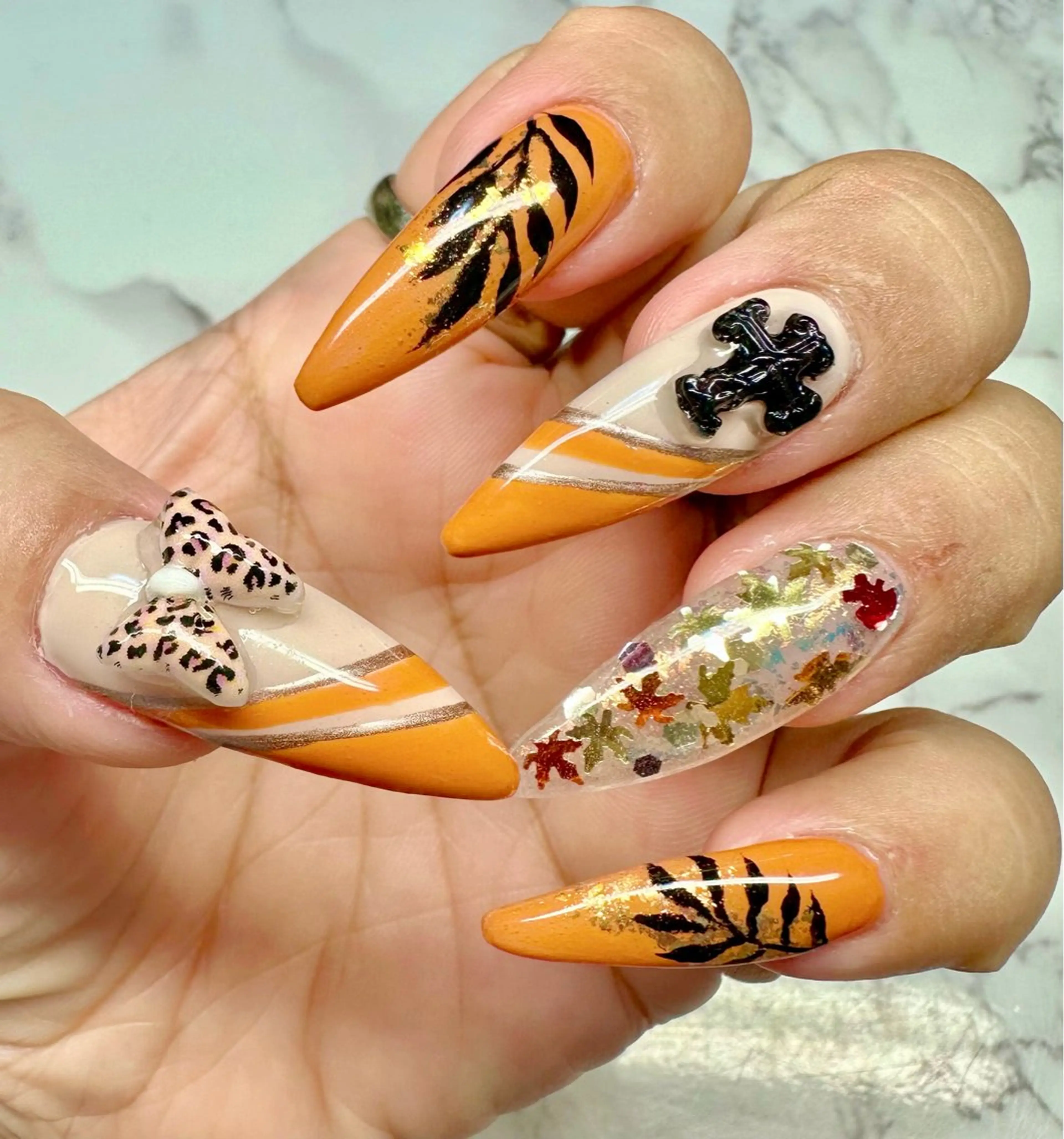 ネイル アニマル柄 フレンチネイル ハロウィン キラキラネイル マグネットネイル M.N_ nailのネイルデザイン