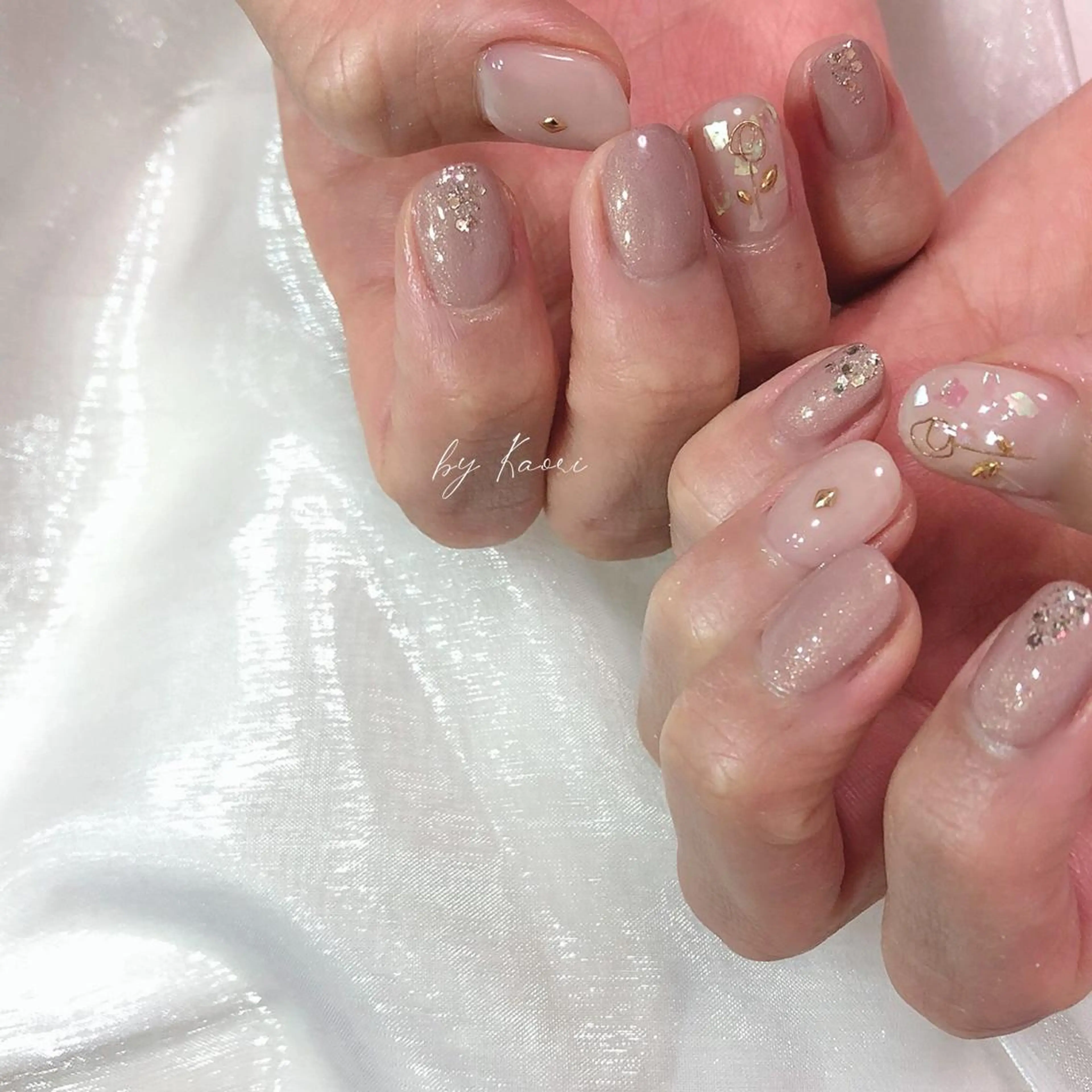 ネイル オーロラネイル ブラウン カジュアル フラワーネイル フットネイル _Defi_ by Kaoriのネイルデザイン