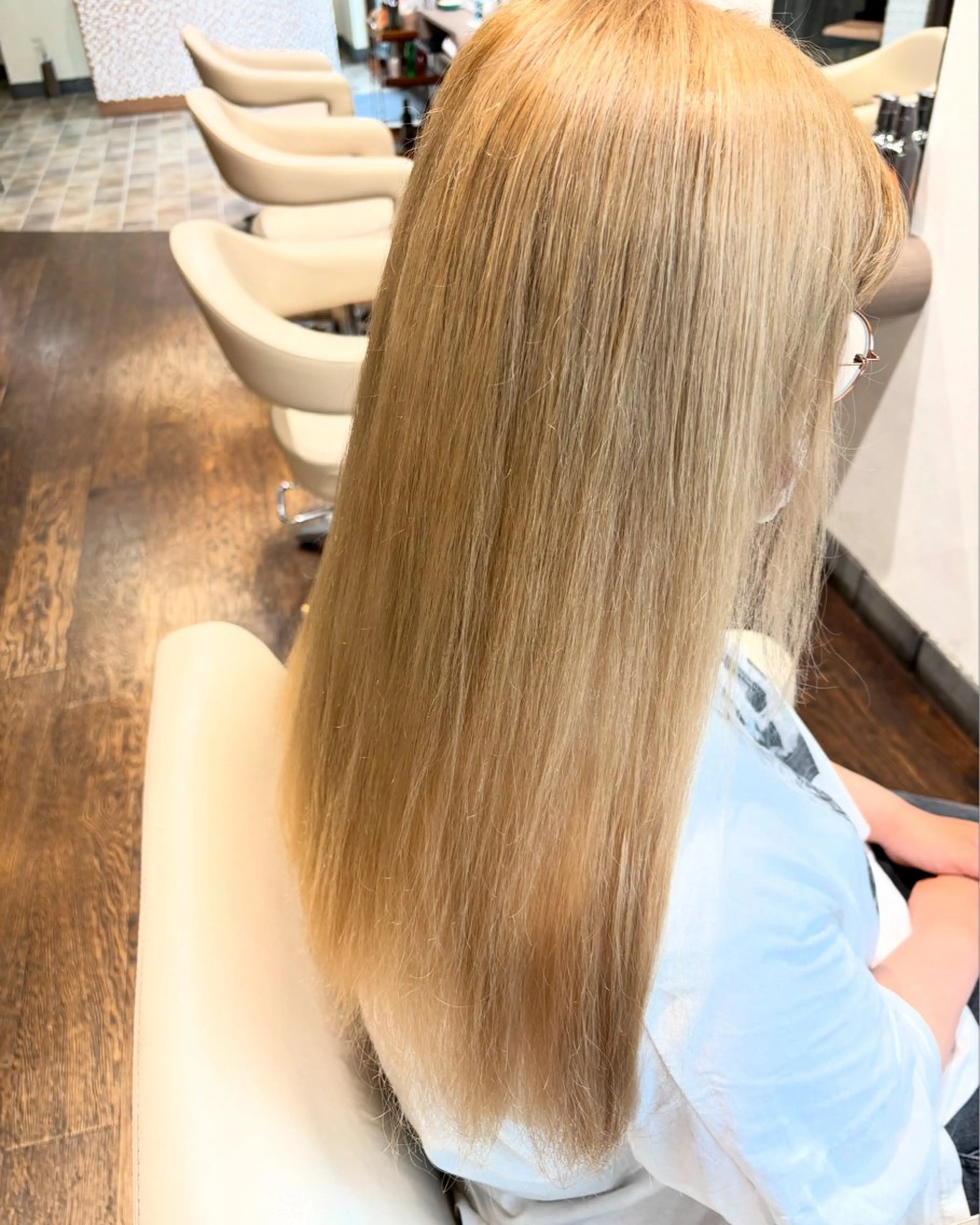 ロング カラー ベージュカラー ブロンド ブロンドベージュ ヘアカラー トリートメント 礒谷 夏帆のヘアスタイル