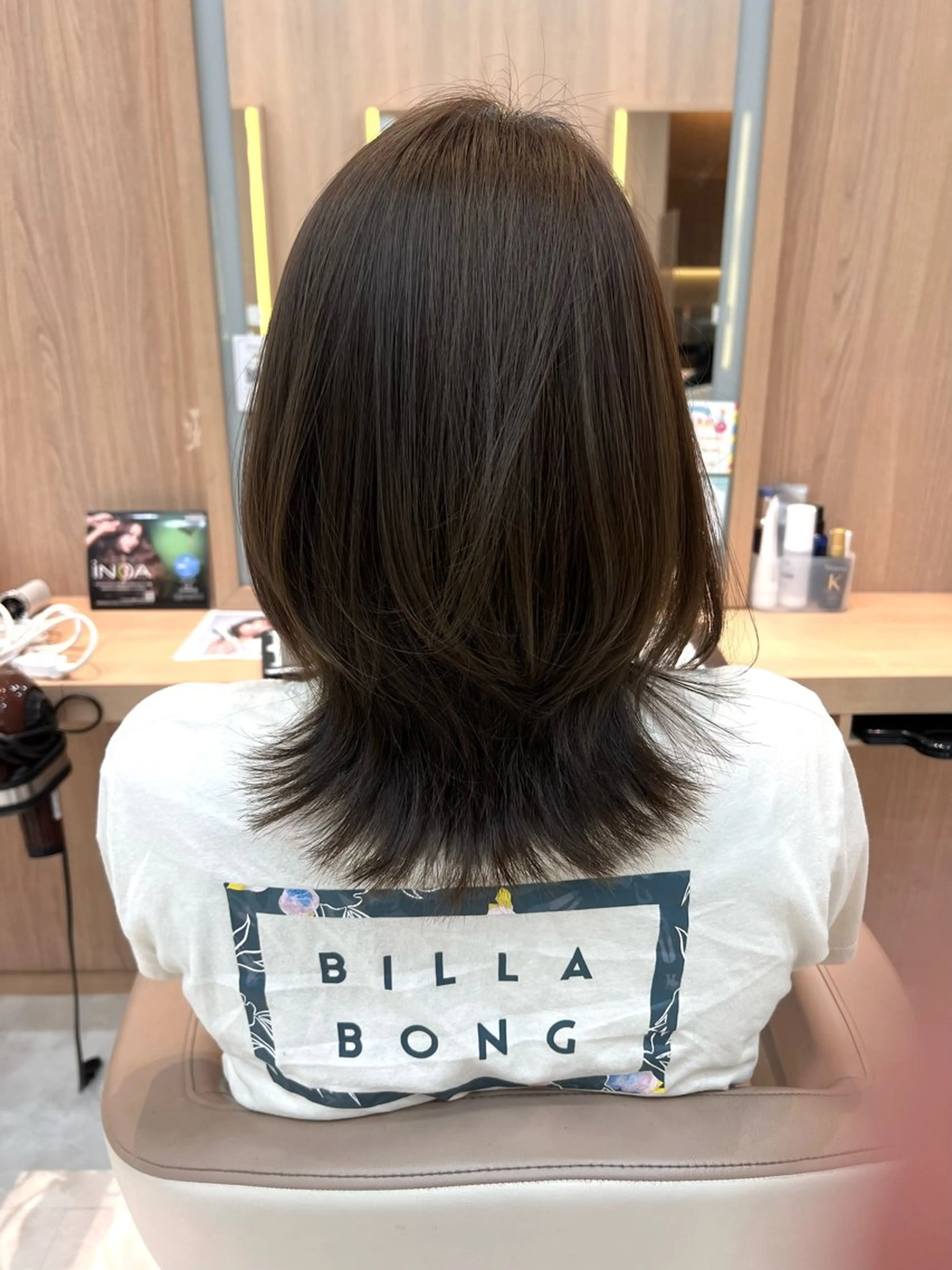 ミディアム レイヤーカット 外ハネヘア UNIX ワタナベ モモハのヘアスタイル