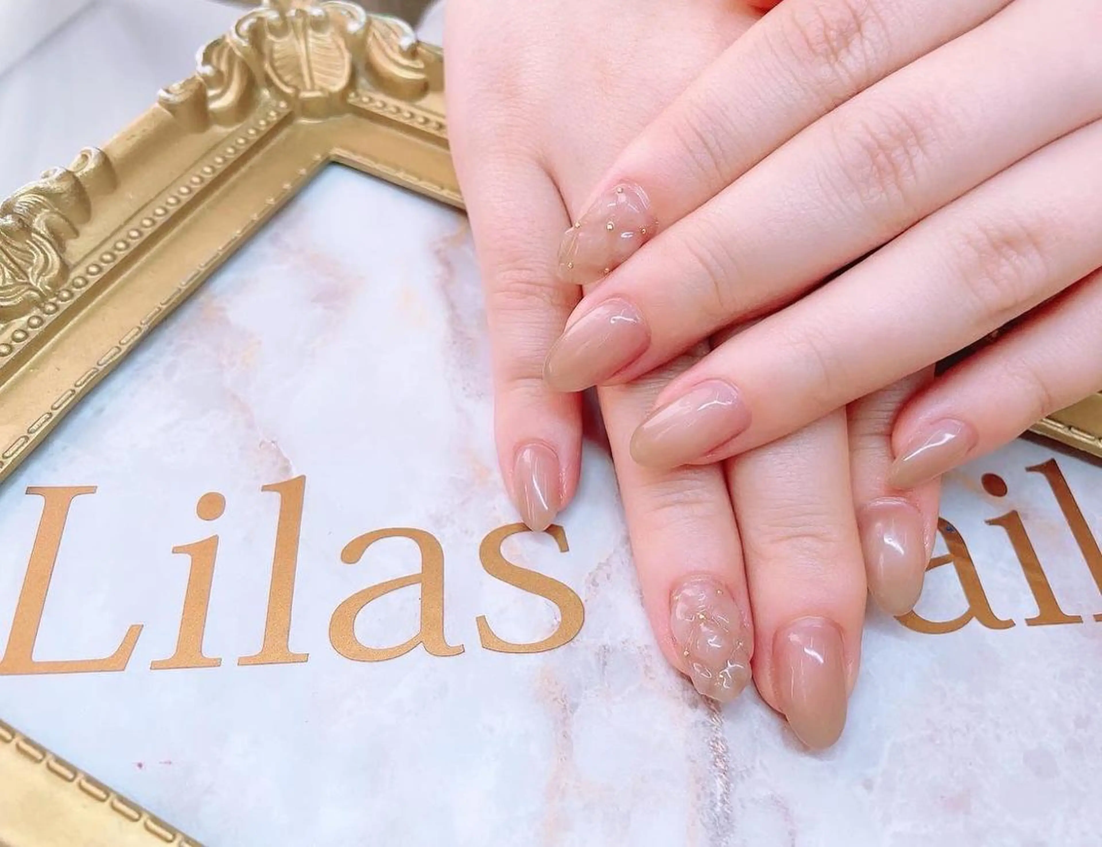 ネイル ドット フレンチネイル ジェルネイル ガラスフレンチ グラデーション Lilas Nailのネイルデザイン