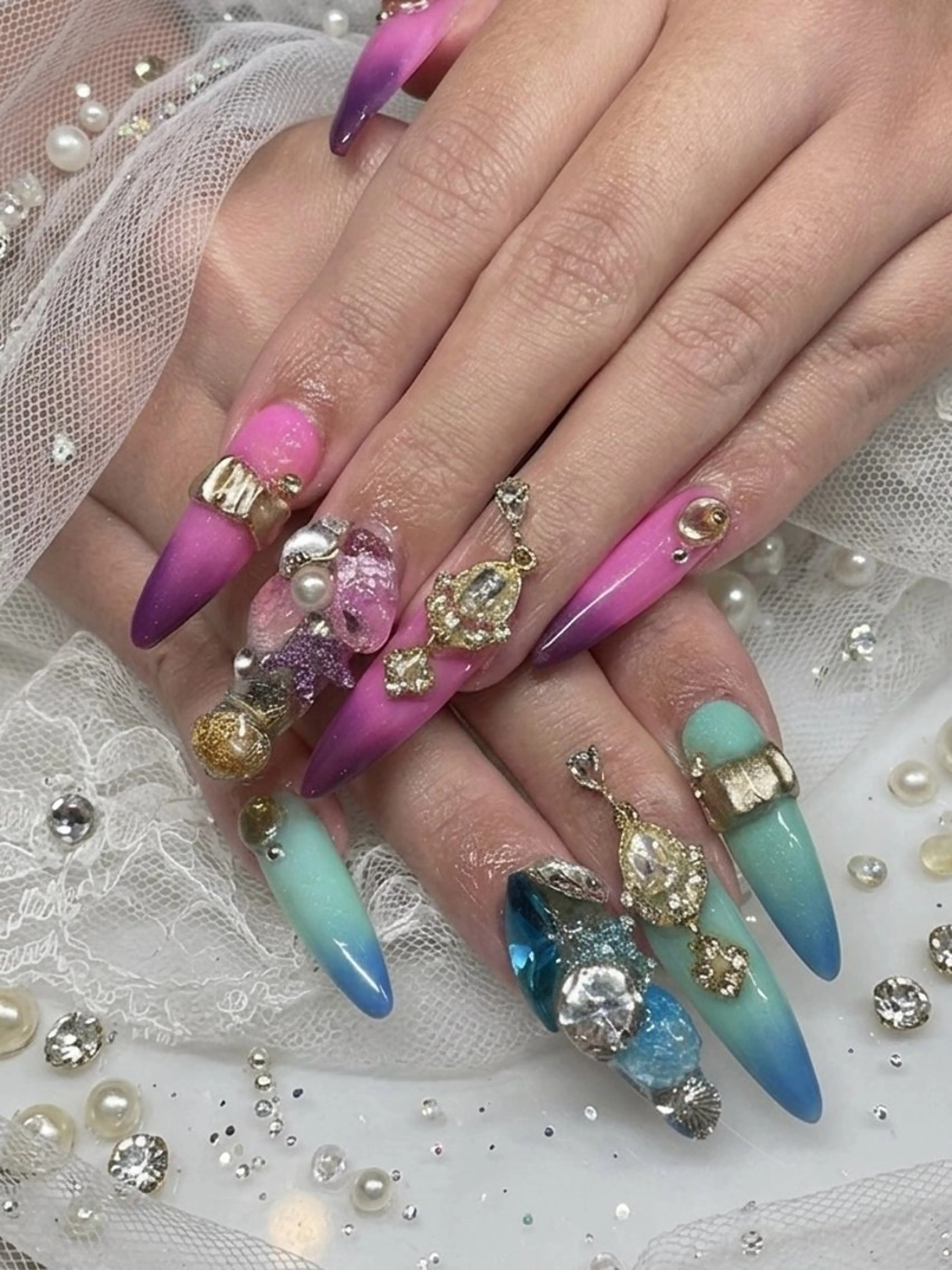 ネイル ブルー グラデーション ロングネイル ピンク パープル ハンドネイル TUNEHA堂 (チュネハドウ)のネイルデザイン