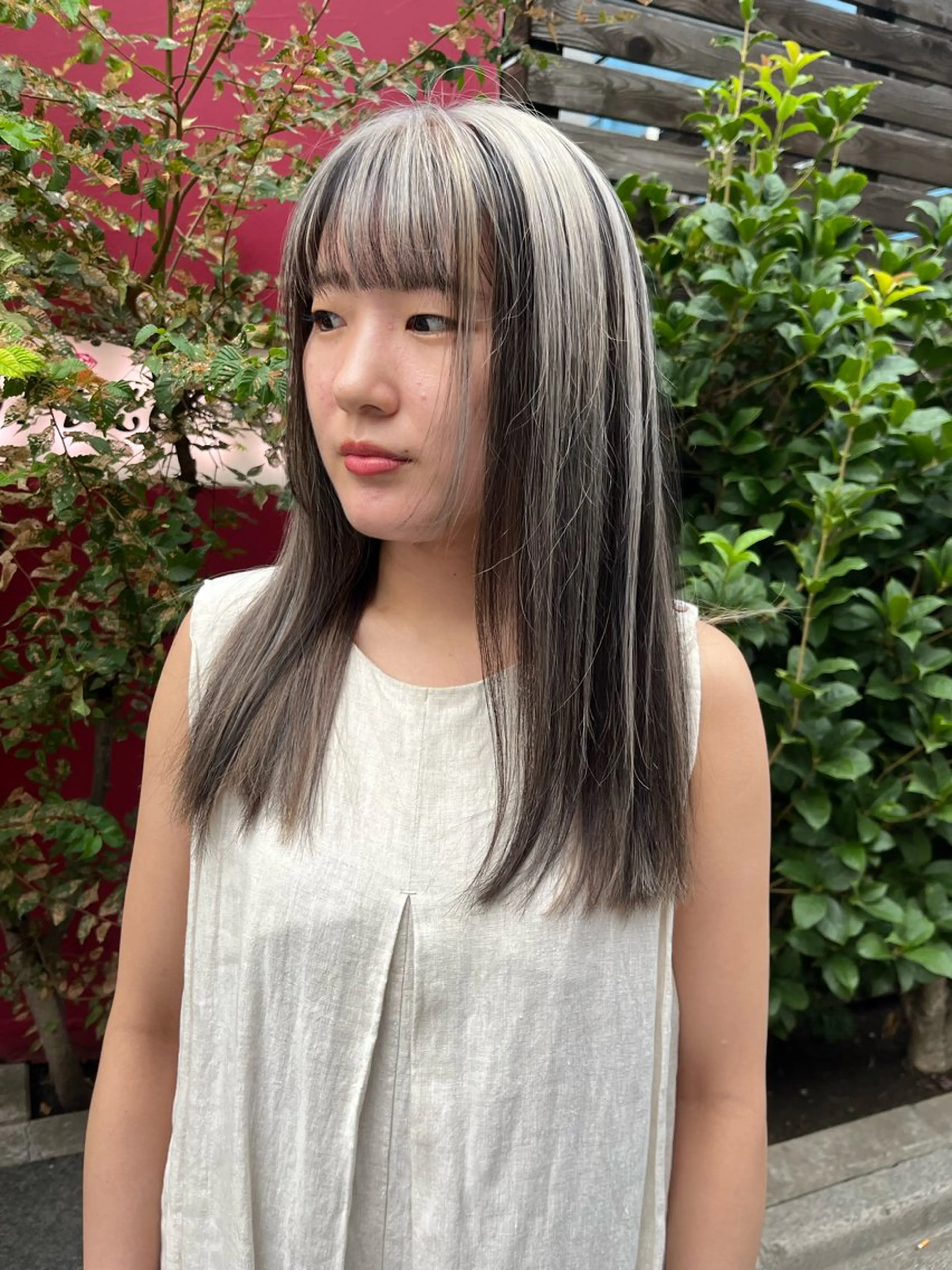 セミロング カラー Eleanor立川北口所属・🦋YUI 髪質改善 ブリーチ 着付け🦋のヘアスタイル