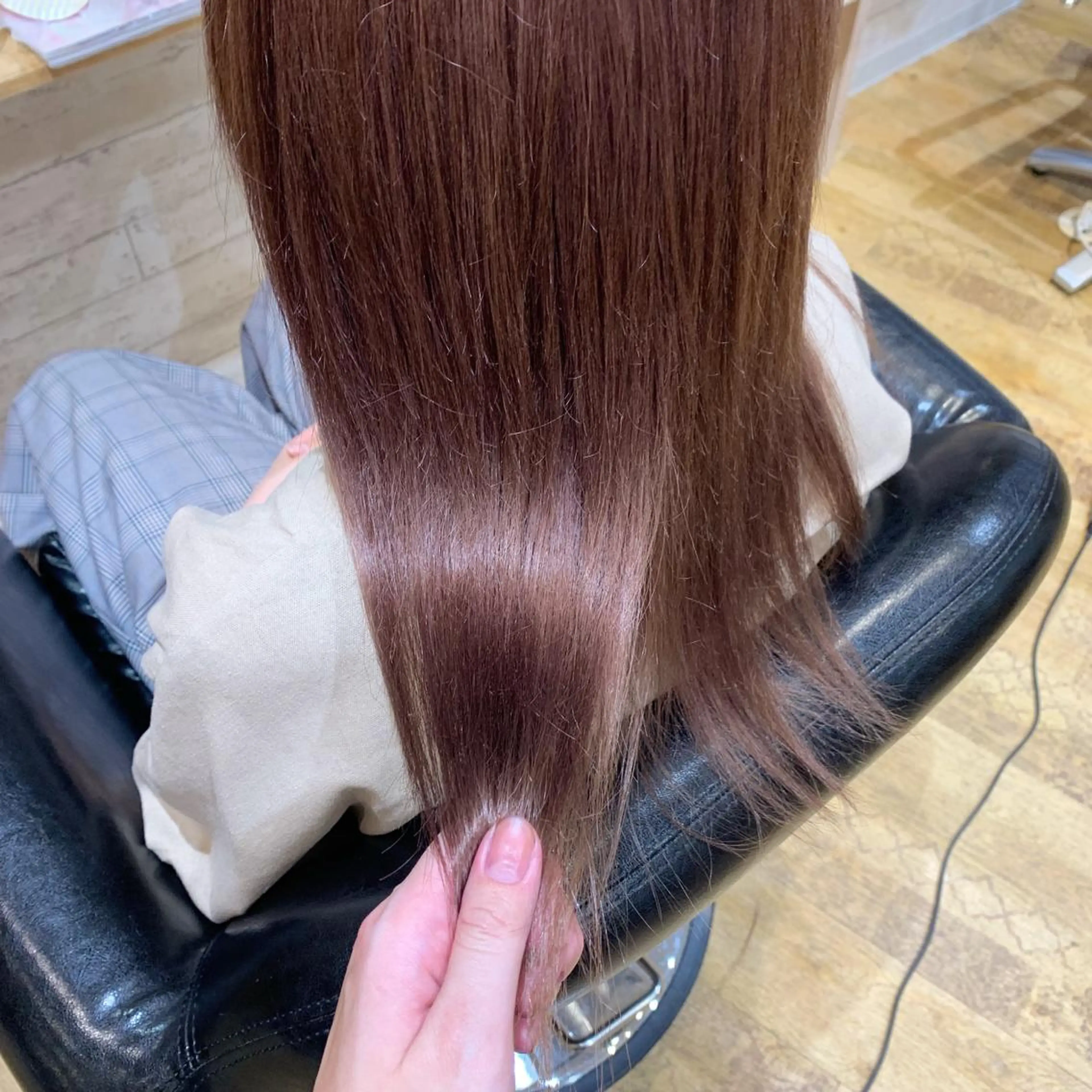 セミロング カラー ハイトーンカラー 天野 利咲のヘアスタイル