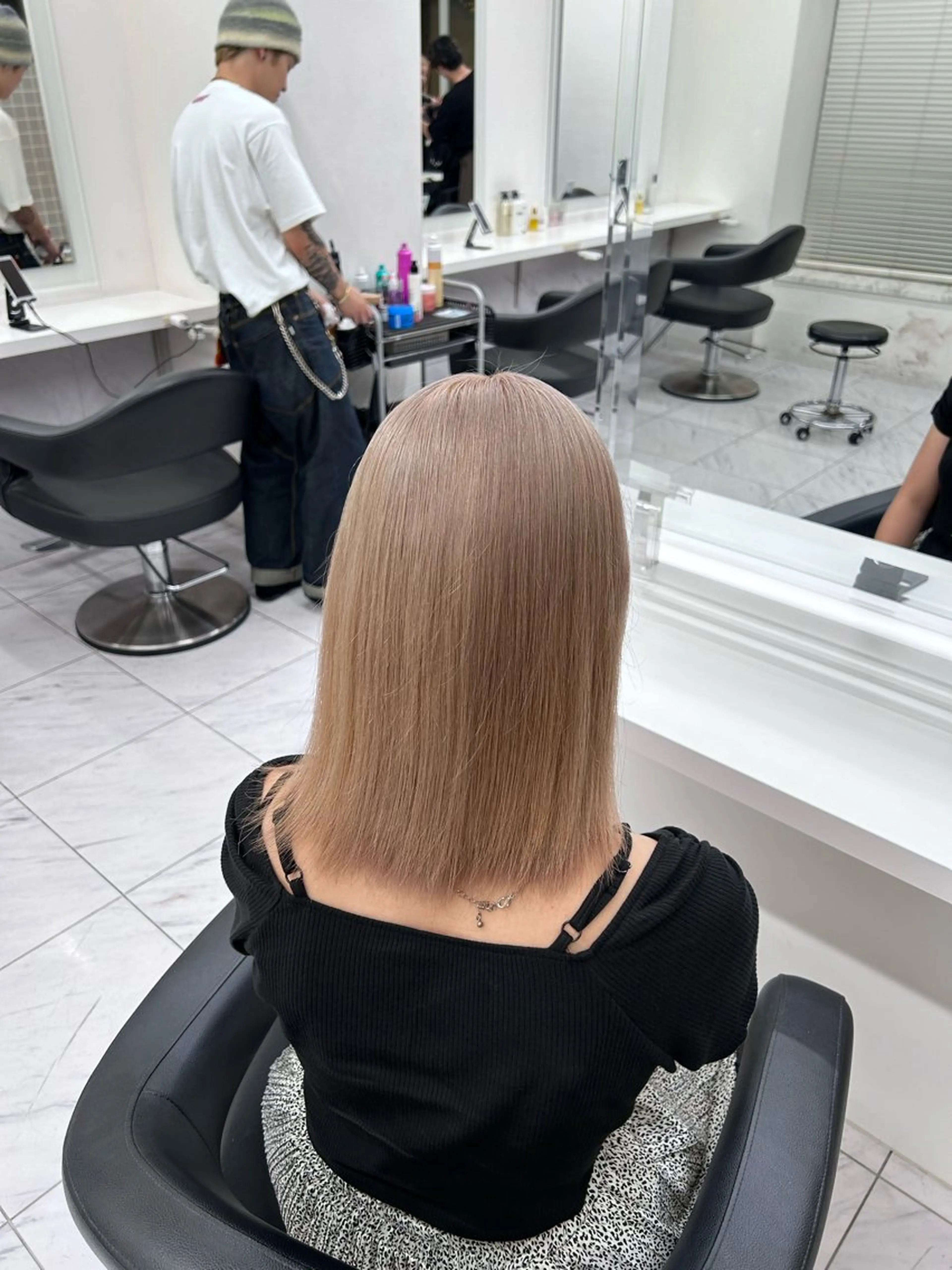 カラー ヘアカラー 透明感ベージュ🤎 ナチュラルレイヤーのヘアスタイル