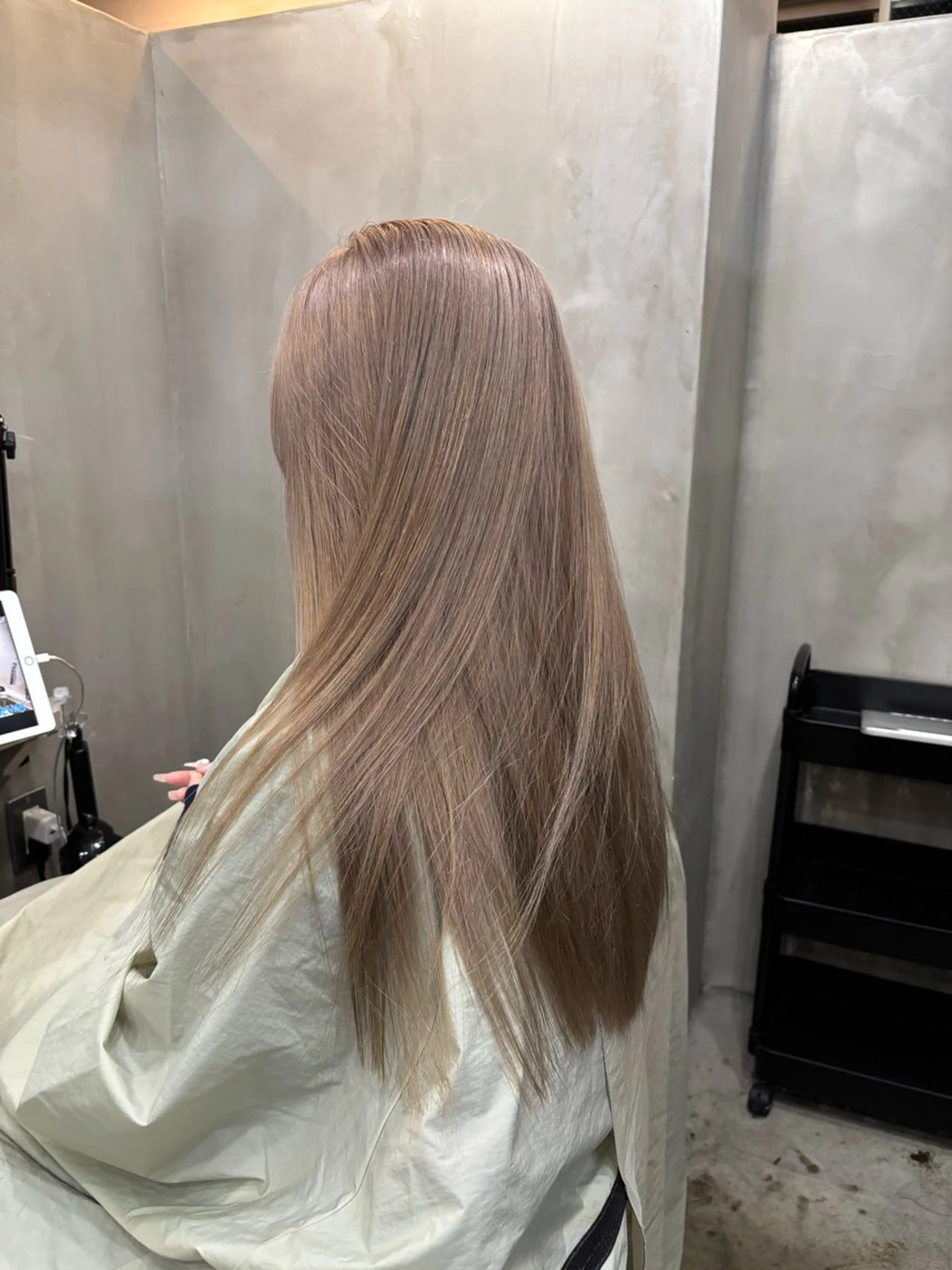 ロング カラー ベージュカラー ブリーチ ミルクティーベージュ ヘアカラー 中園康 /カラー/ブリーチのヘアスタイル