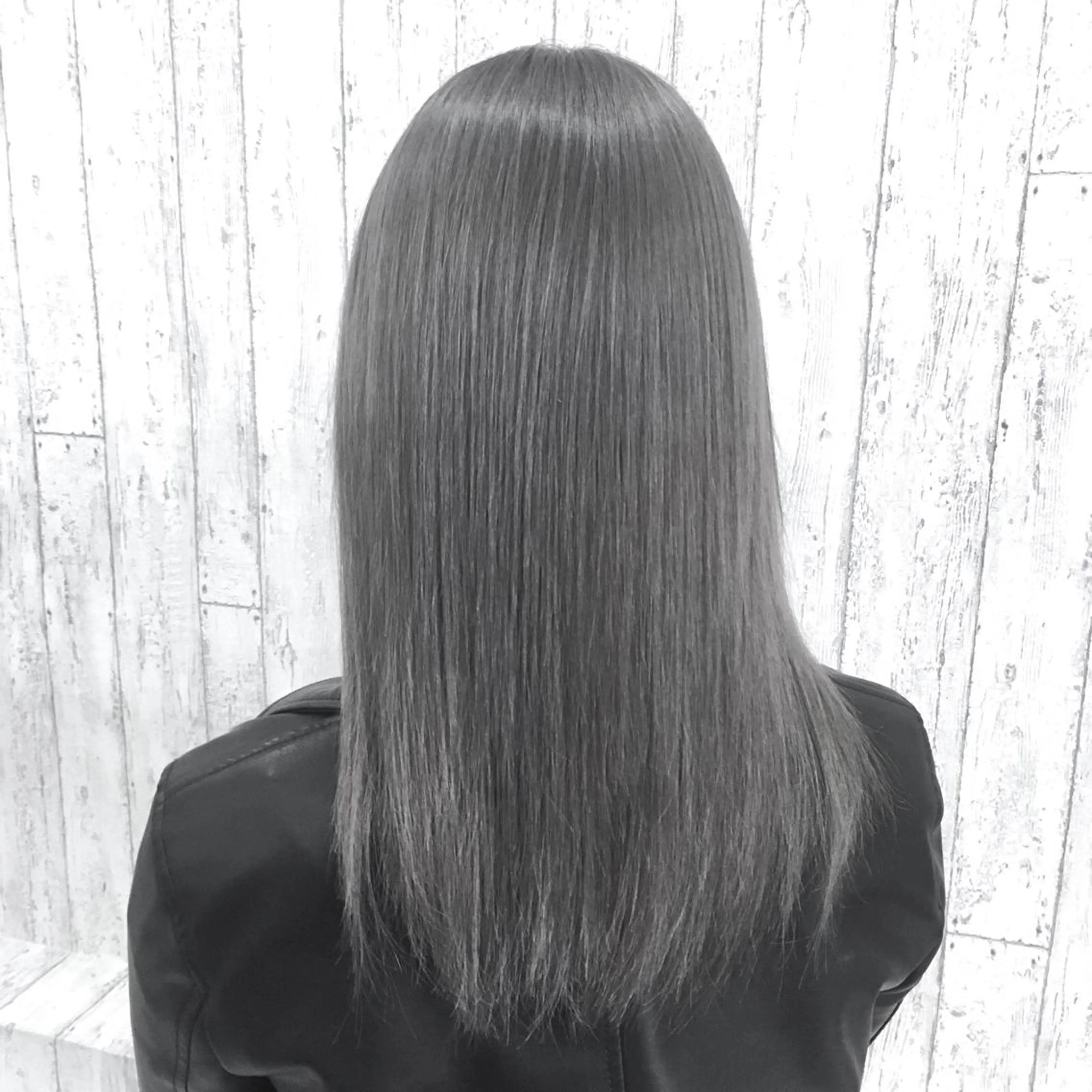 セミロング LANI OOSAKAのヘアスタイル