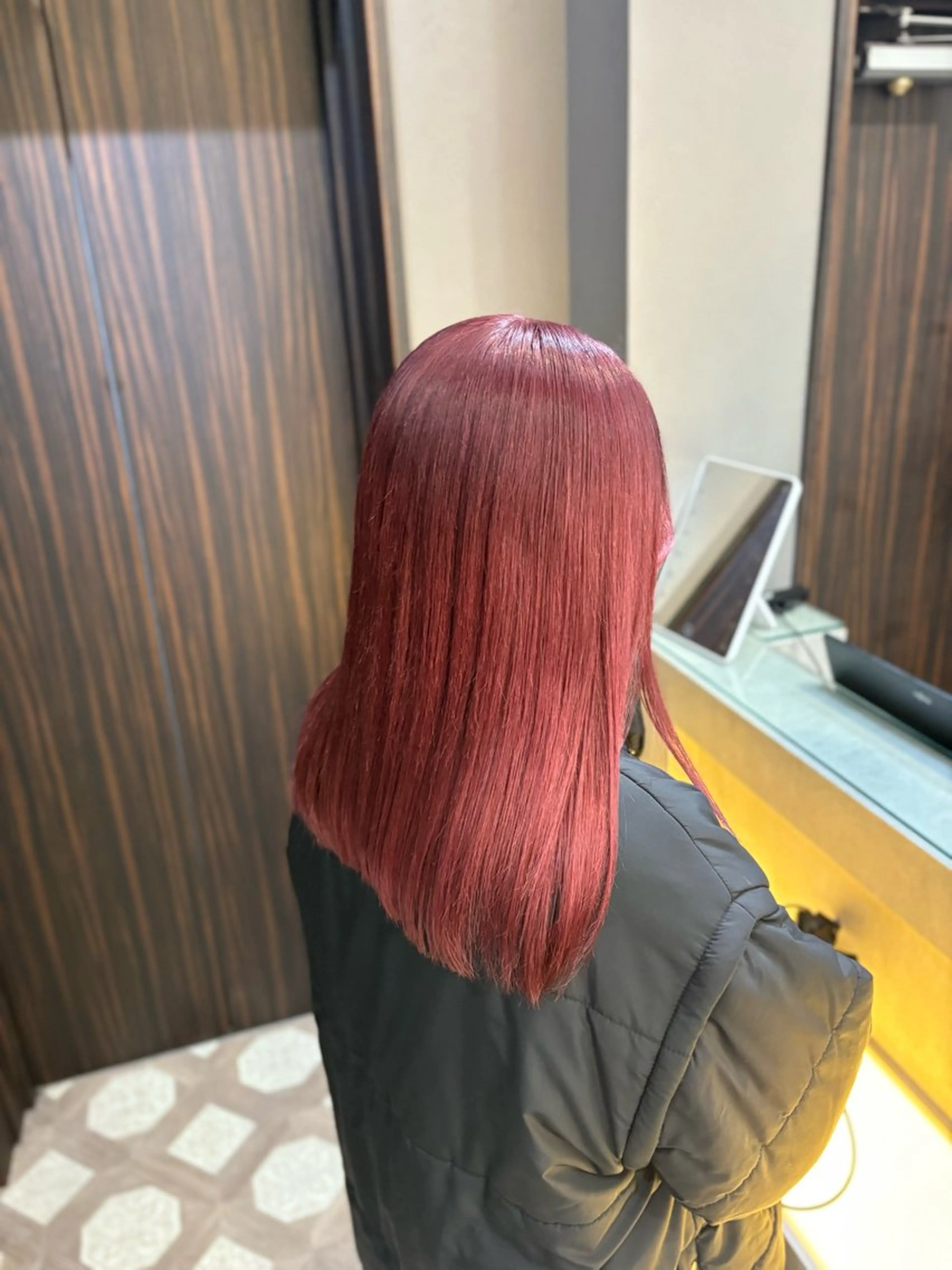 セミロング カラー noa 寒色系カラーブリーチのヘアスタイル