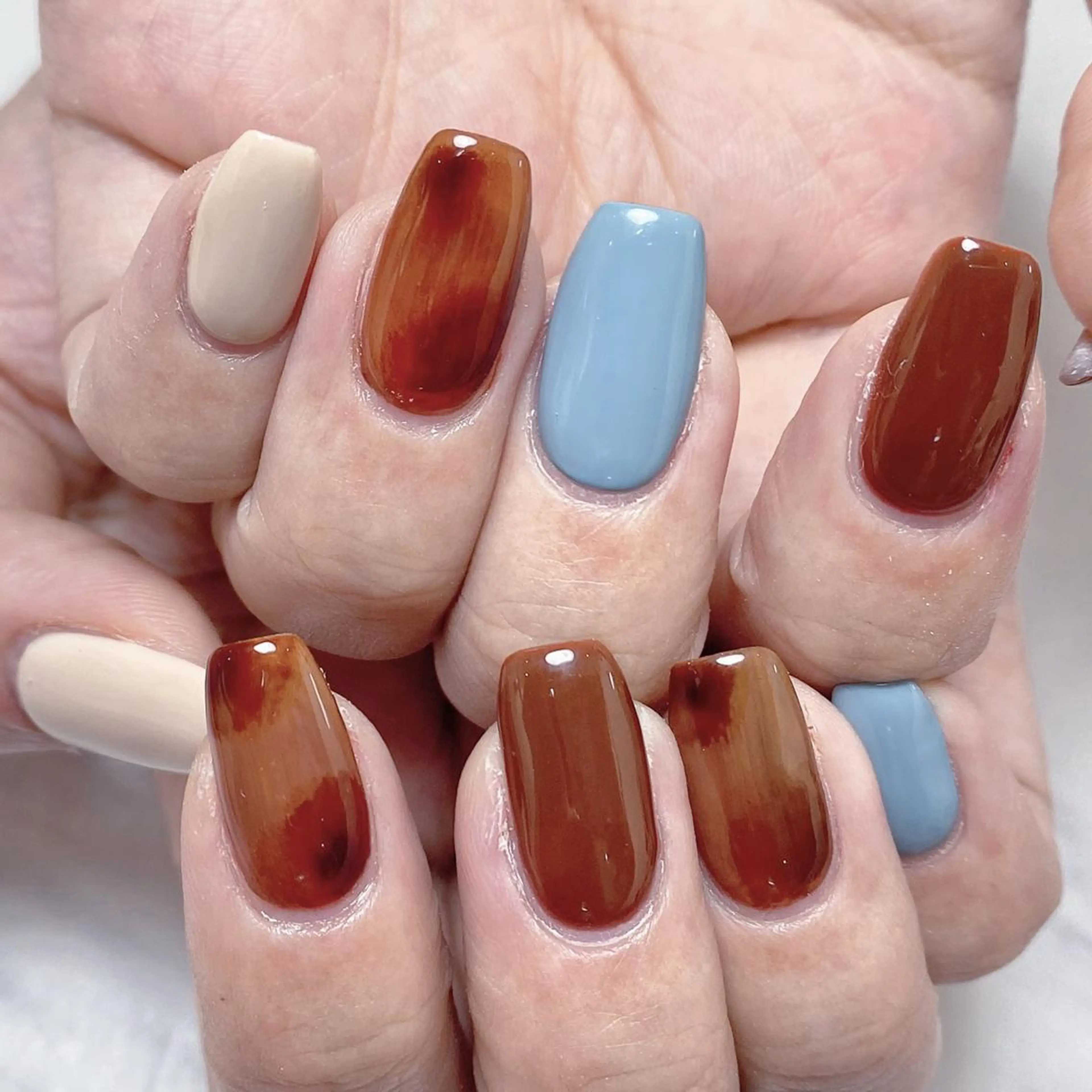 ネイル アートネイル オーロラネイル ガーリー キラキラネイル 韓国ネイル ハンドネイル ハンドケア Plenty 🚢のネイルデザイン