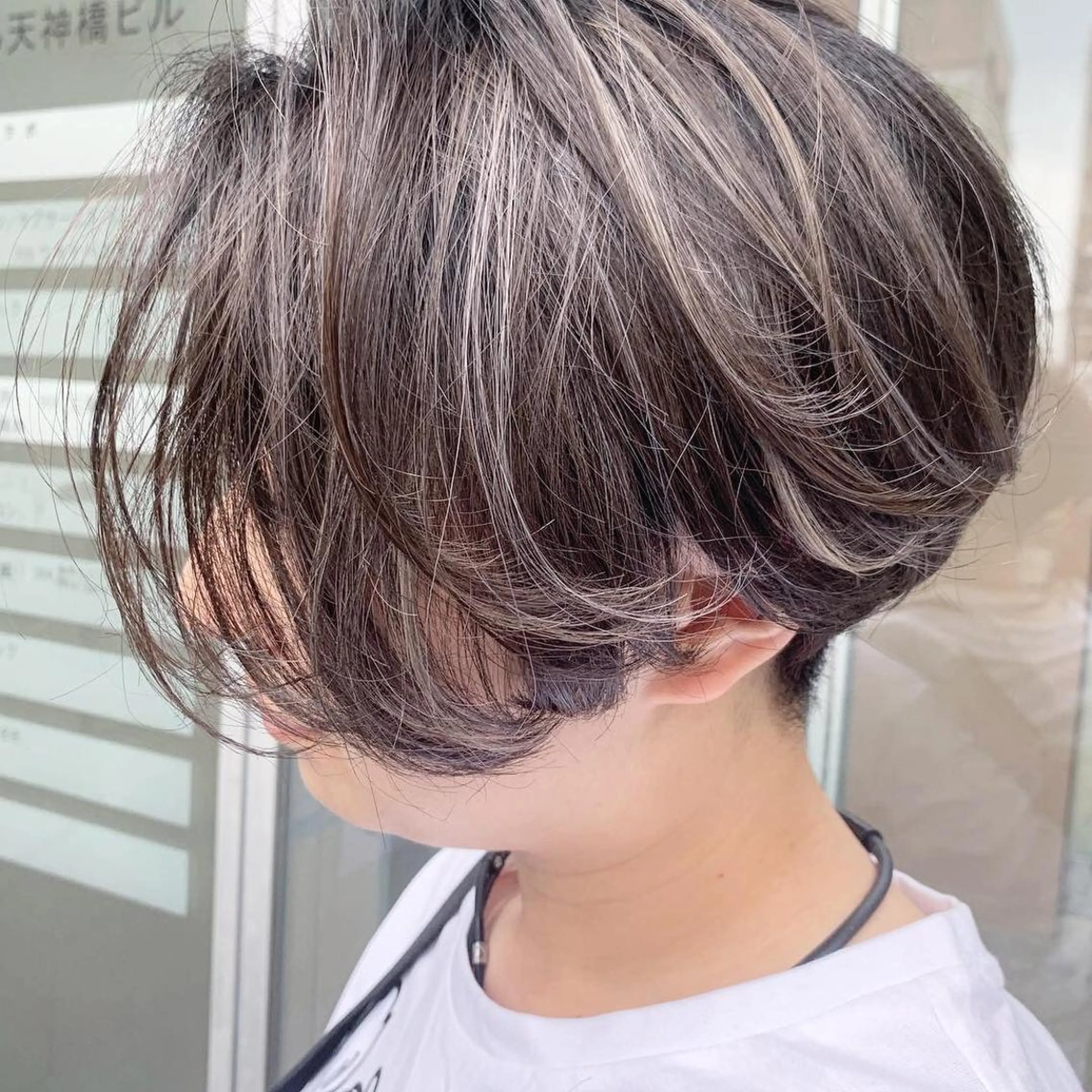 ショート 切りっぱなしボブ ボブ 斜めバング 伸ばしかけ レイヤーカット カット ヘアカラー トリートメント レイヤーカット 川田くるみのヘアスタイル