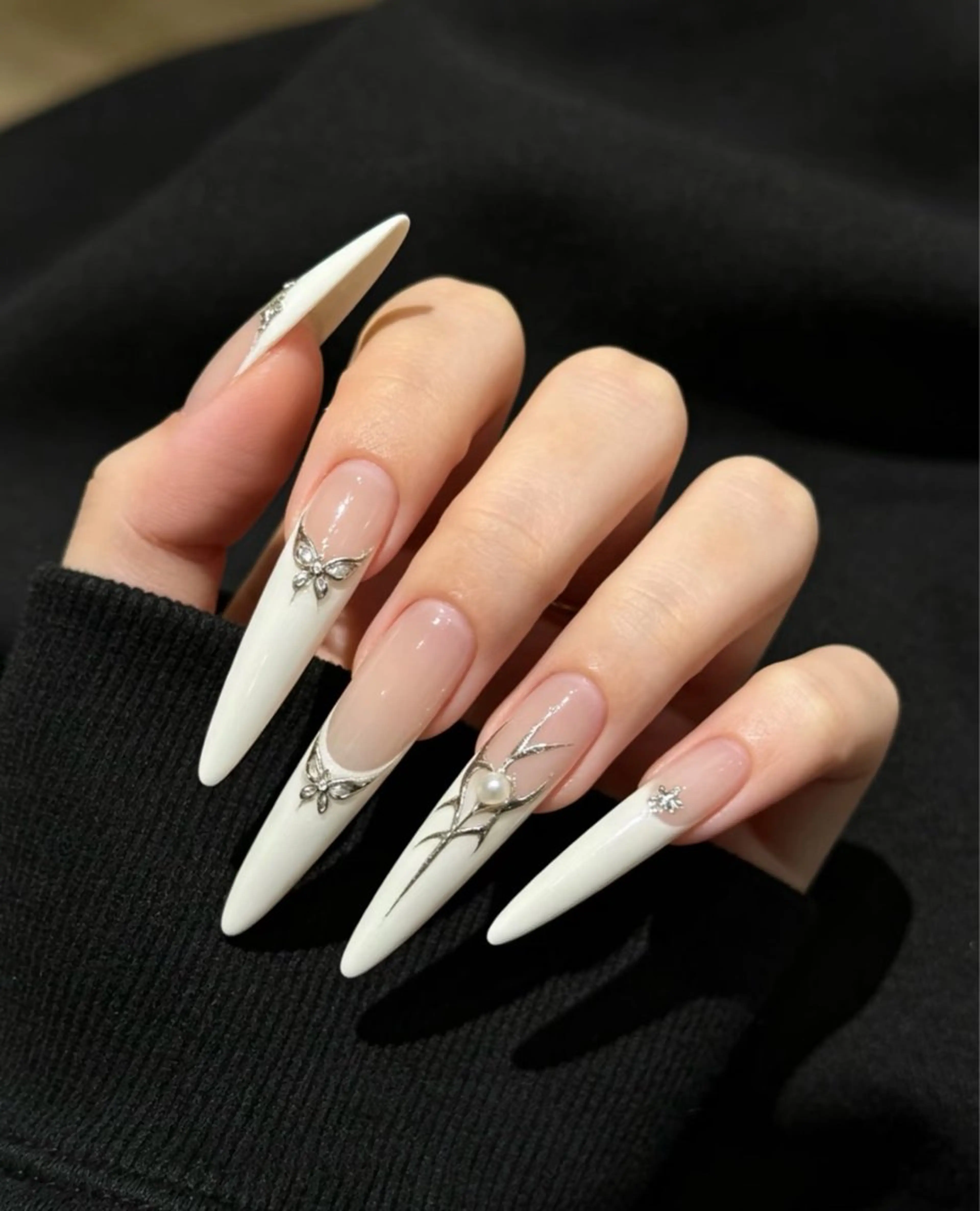 ネイル フレンチネイル キラキラネイル 韓国ネイル シンプルネイル ワンホンネイル ハンドネイル MEI Nailのネイルデザイン