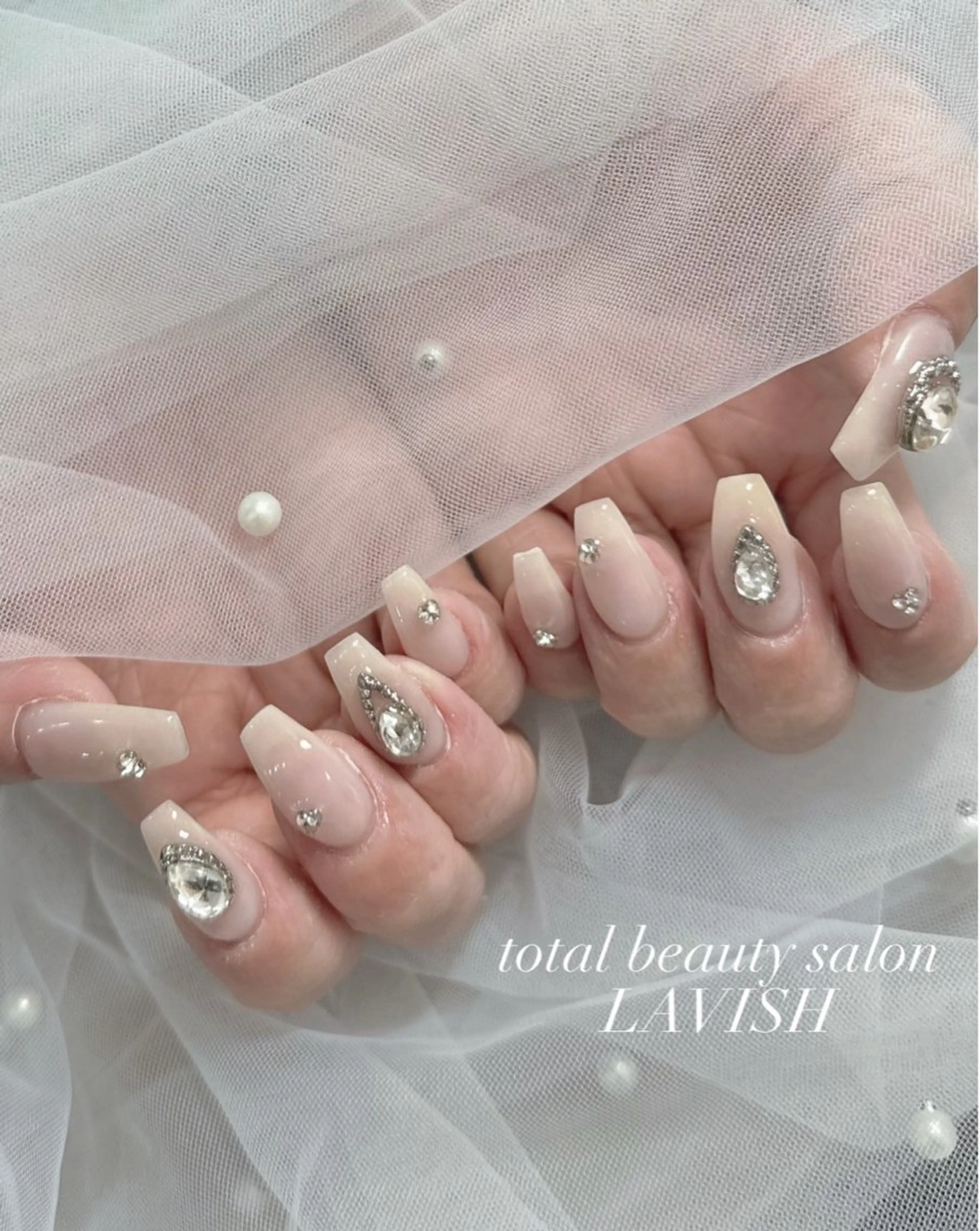 ネイル ハンドネイル フットネイル LAVISH nanamiのネイルデザイン
