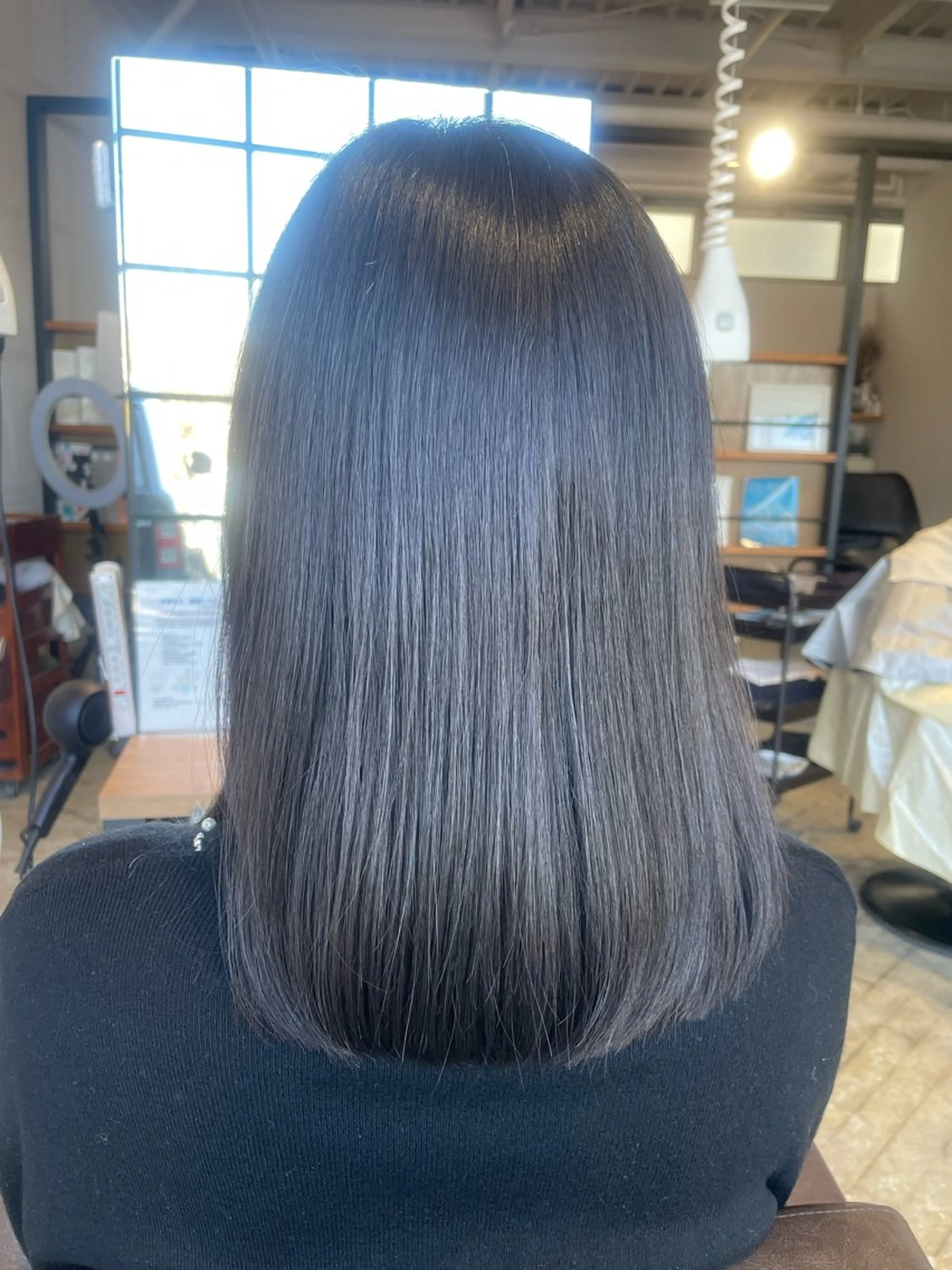 ミディアム レイヤーカット ローレイヤー Li'a【リア】 ANNAのヘアスタイル