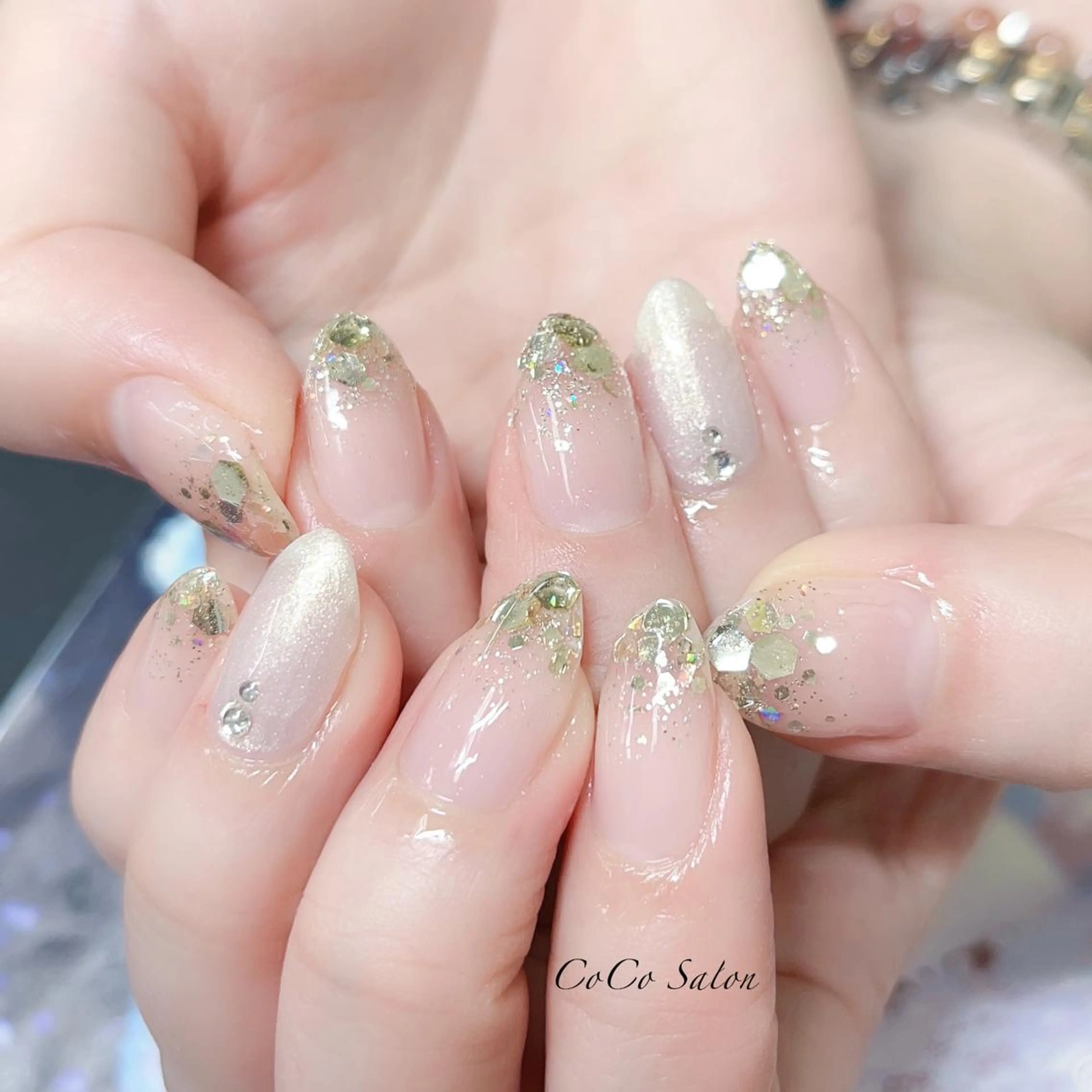 ネイル 長さ出し ジェルネイル ゴールド グラデーション ホログラムネイル ハンドネイル CoCoSalon ネイル/まつ毛予約のネイルデザイン