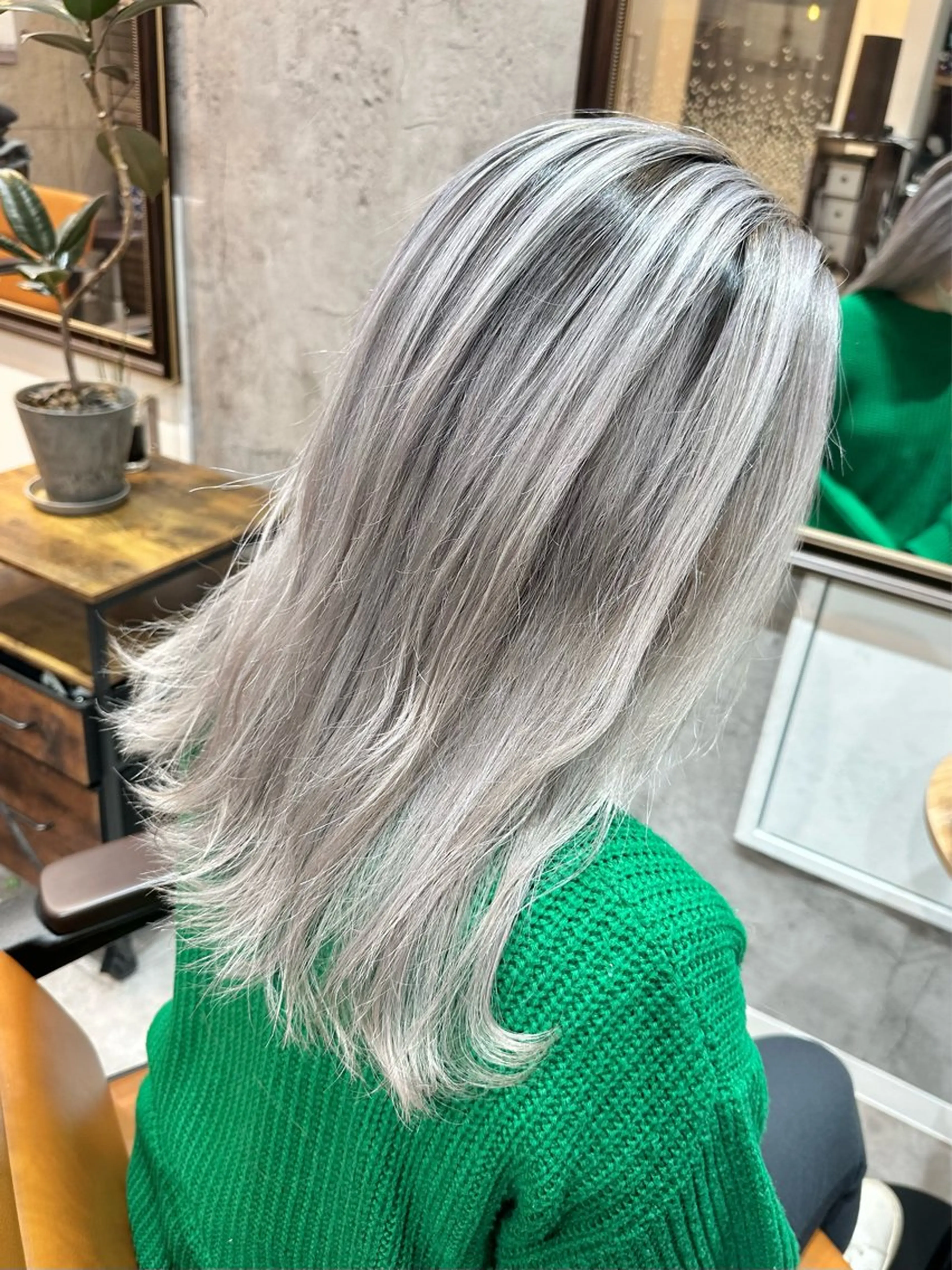 セミロング レイヤーカット ヘアカラー 🔷ブリーチバレイヤ ージュ🔷飯野達也のヘアスタイル