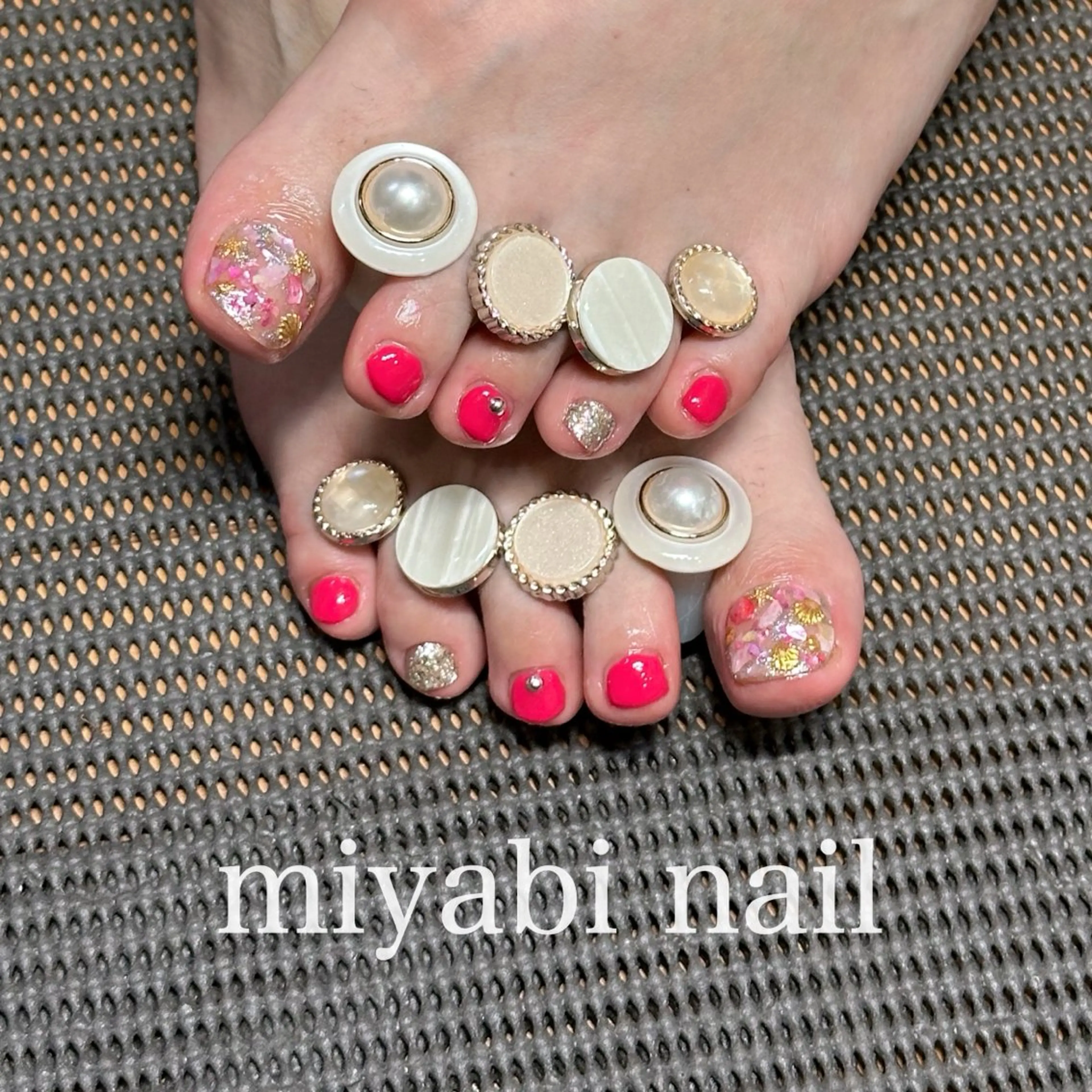 ネイル フットネイル ジェルネイル ラメ(グリッター) 持ち込み ピンク フットネイル miyabi nail 桂川駅近くのネイルデザイン