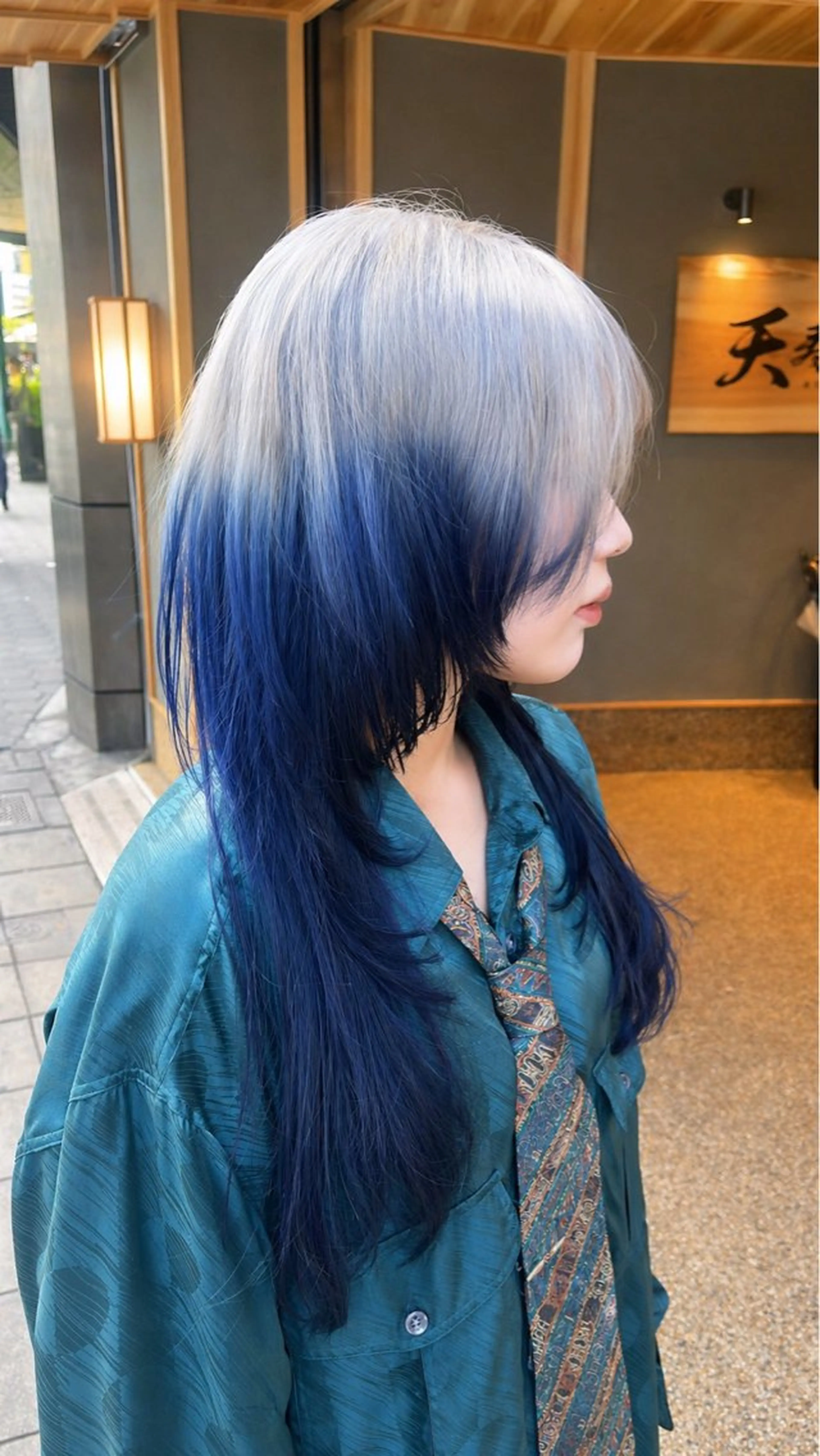 ロング カット ヘアカラー 【ブロンド】【ベージ ュ系】TAKUMAのヘアスタイル