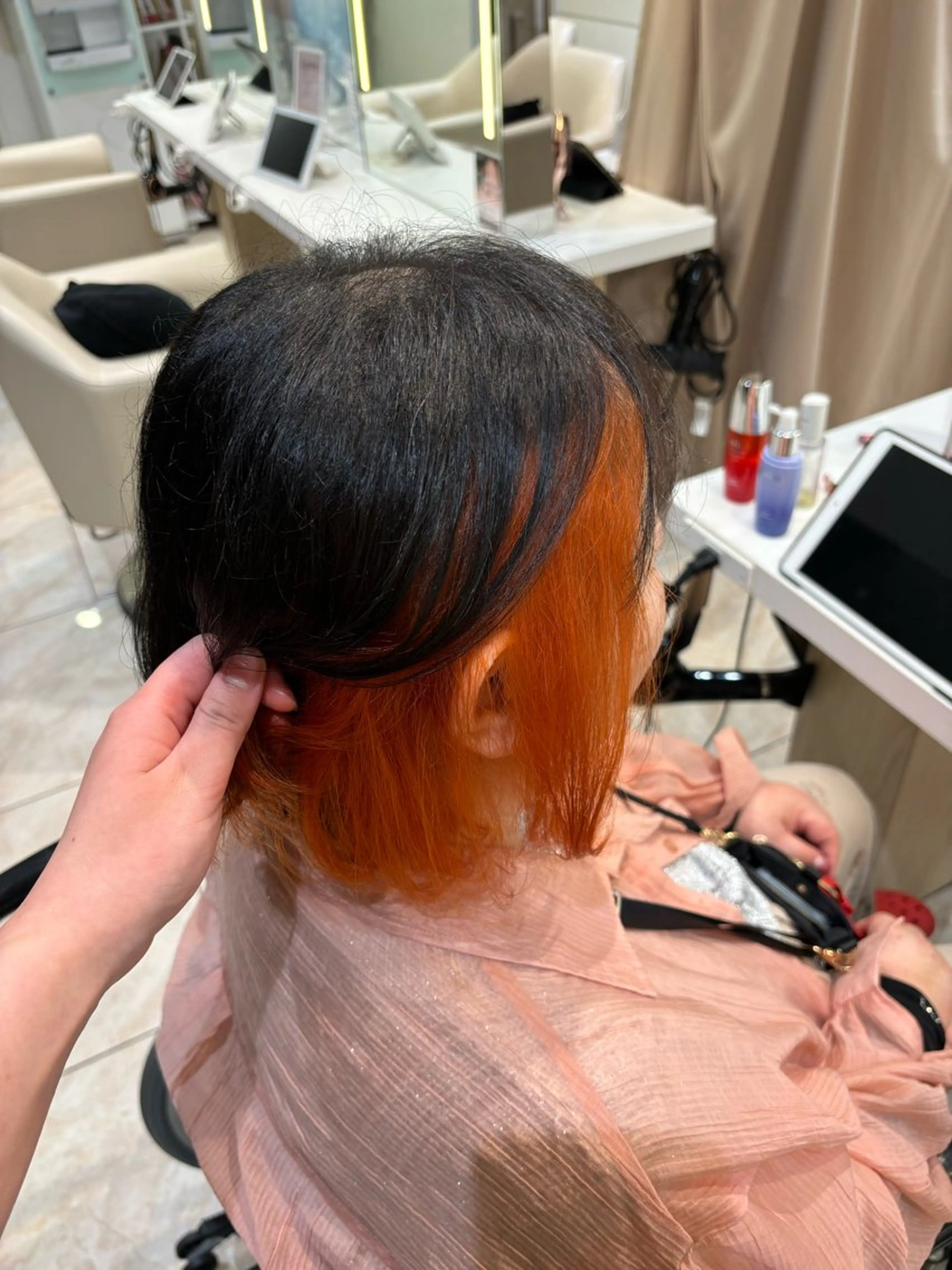 ミディアム カラー ブリーチ オレンジ ヘアカラー miho𓂃 ANNETTAのヘアスタイル