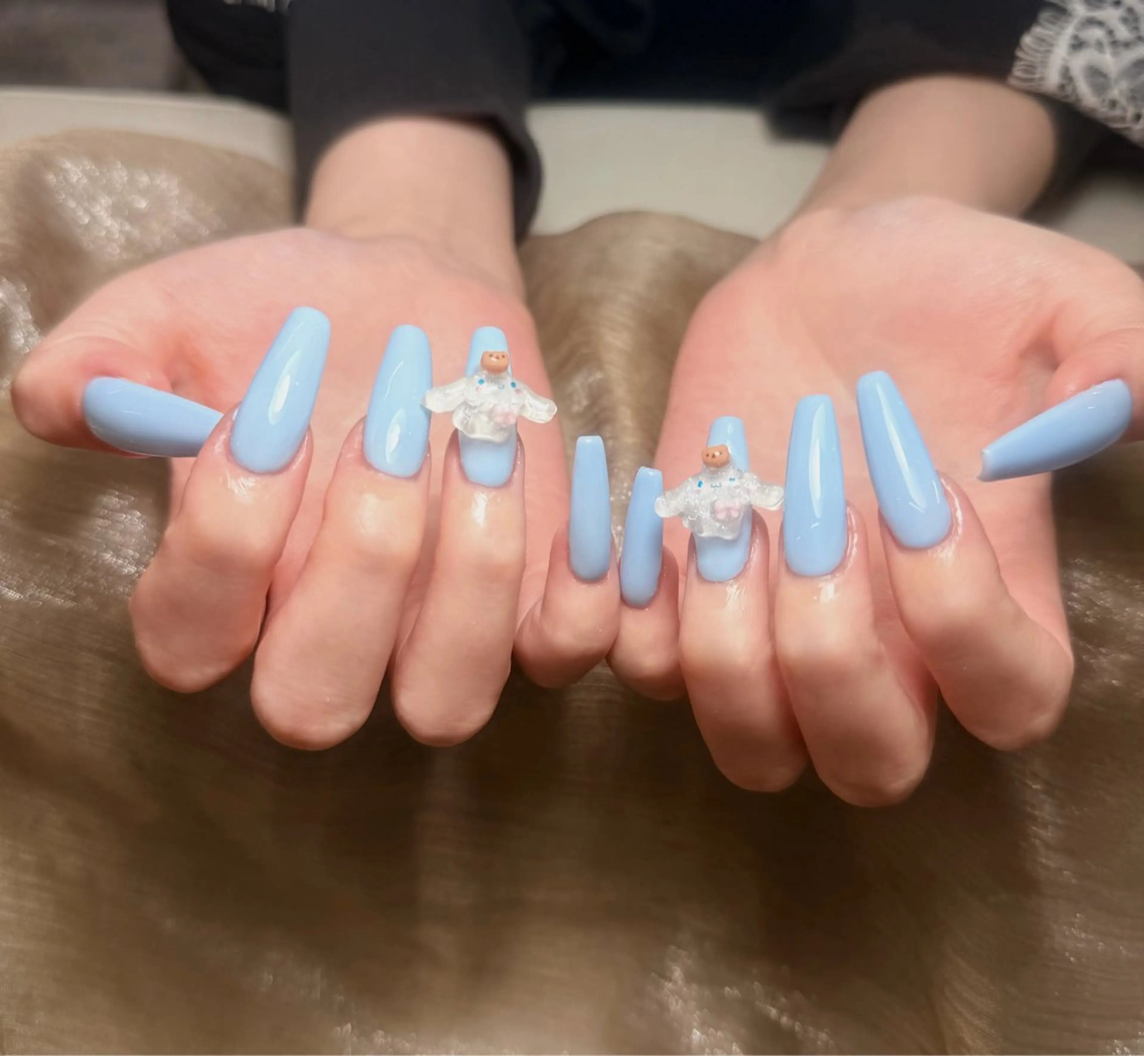 ネイル オーロラネイル ブルー チークネイル フットネイル フレンチネイル ハンドネイル Ema エマのネイルデザイン