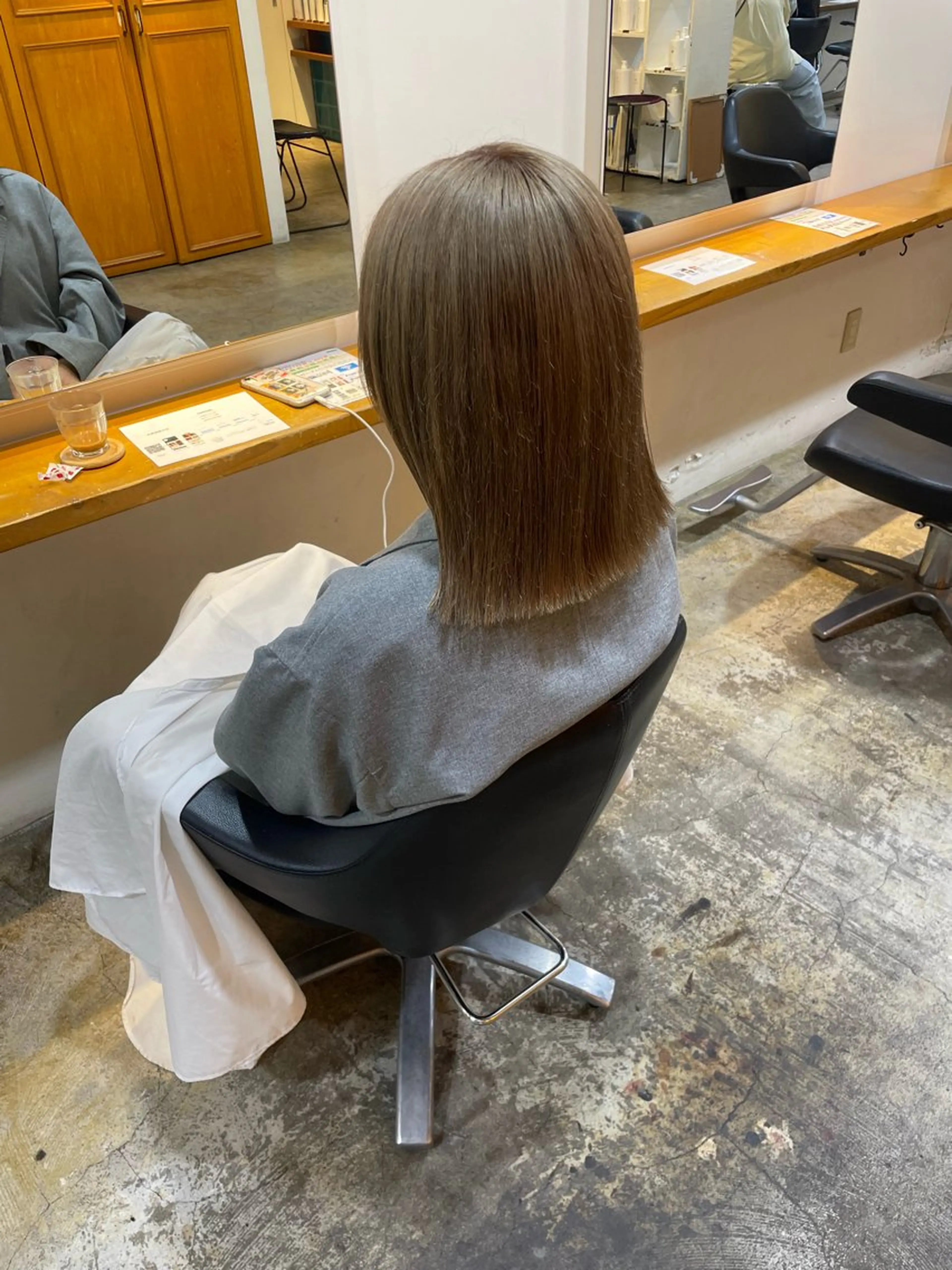ショート カラー アッシュ ベージュカラー ヘアカラー トリートメント MIOベージュカラー 柔らかいカラーのヘアスタイル