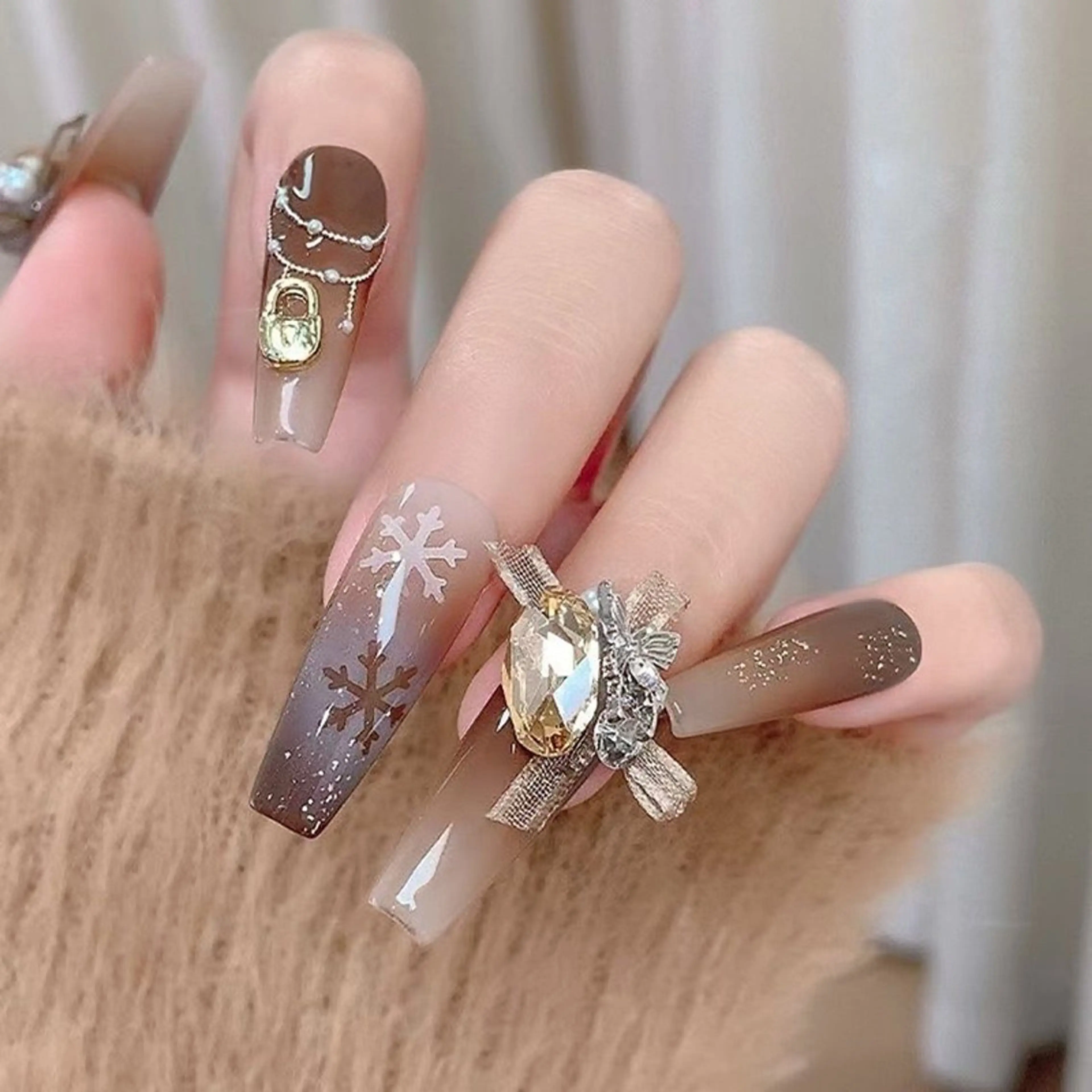 ネイル 成人式 フレンチネイル ジェルネイル 韓国ネイル マグネットネイル ハンドネイル ハンドケア Sun Nail 池袋のエステ・リラクイメージ