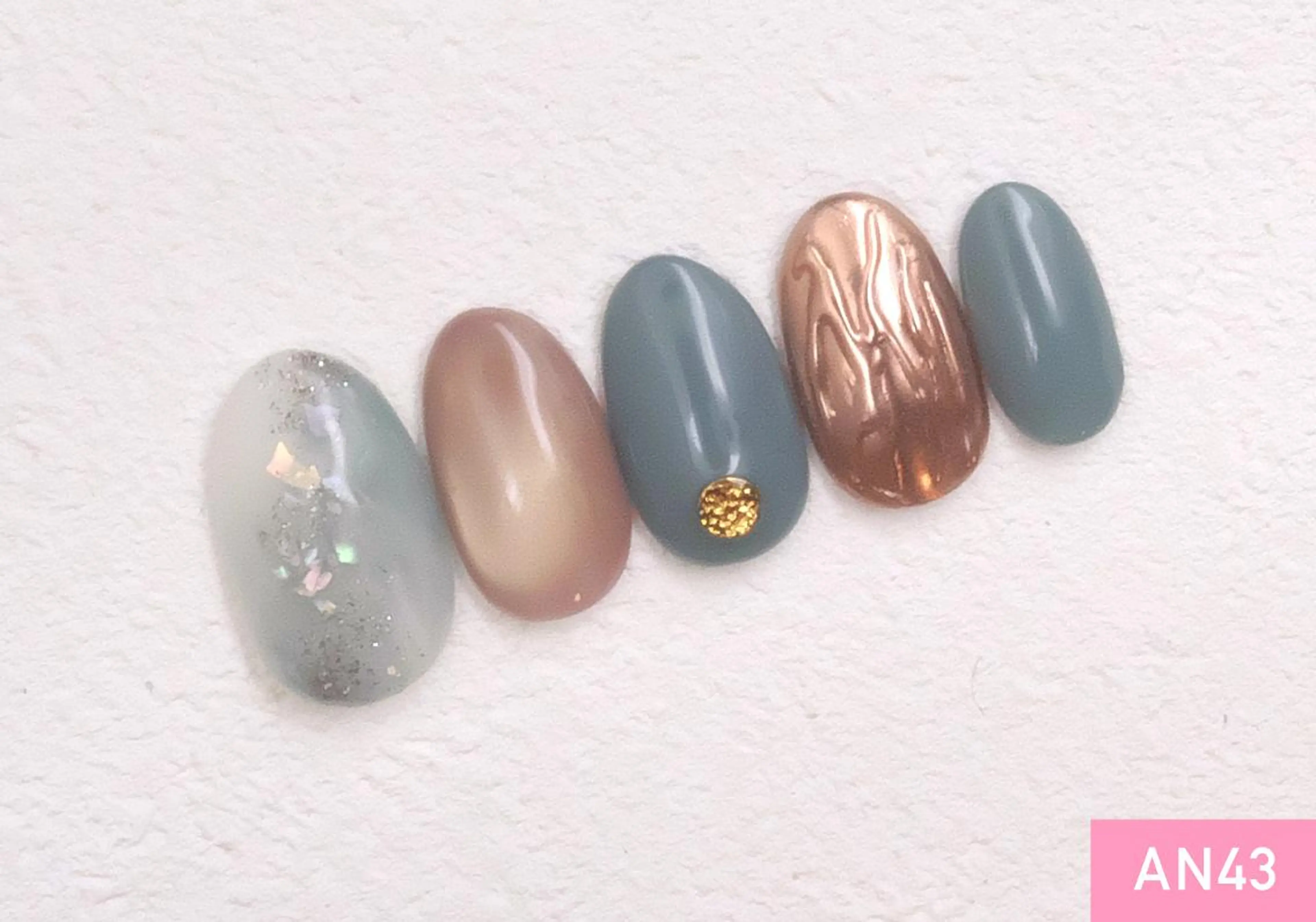 ネイル ゴールド 新橋🌷 Nailのネイルデザイン