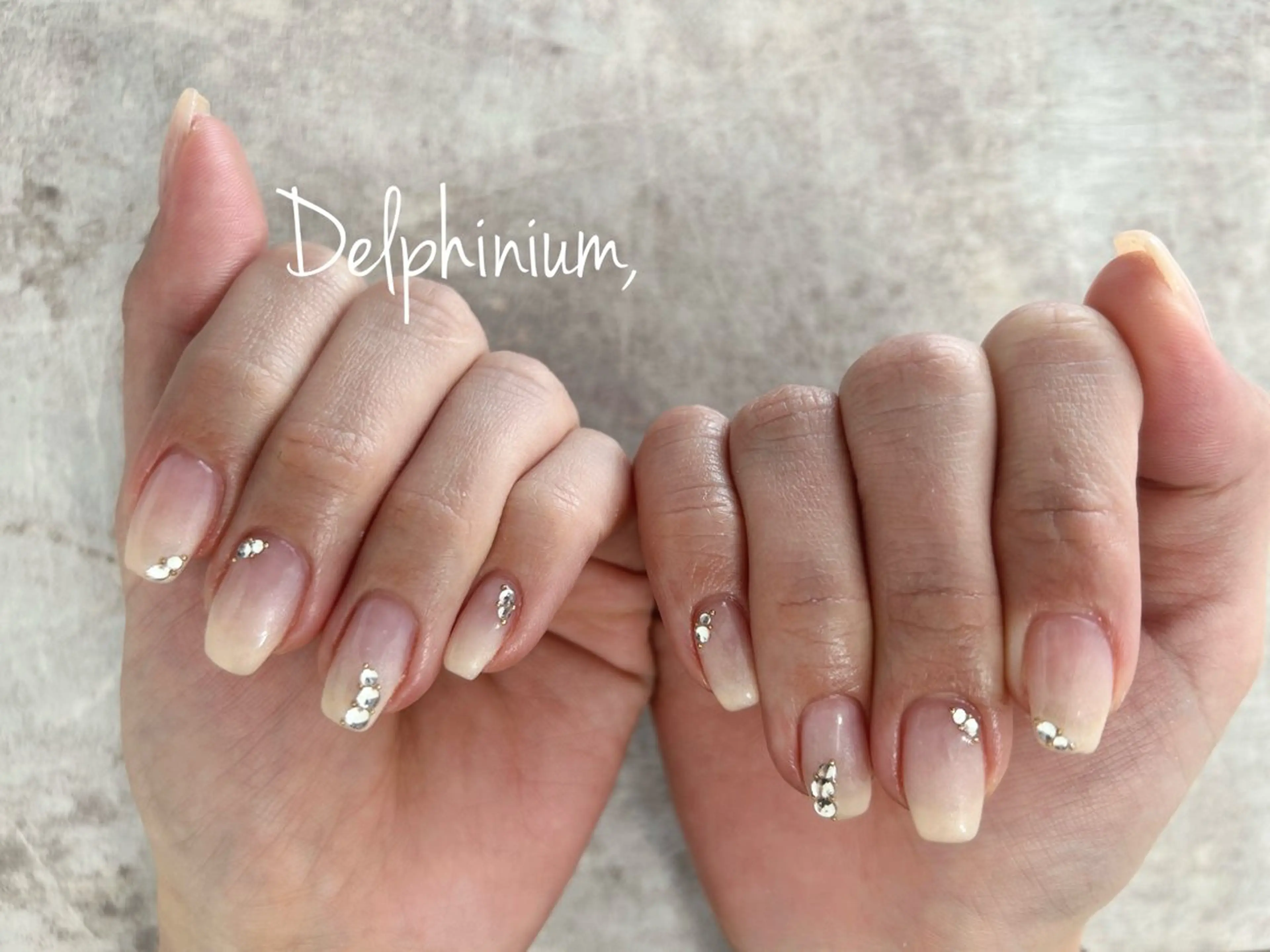 ネイル グラデーション ストーンネイル ハンドネイル 岡本 友恵のネイルデザイン