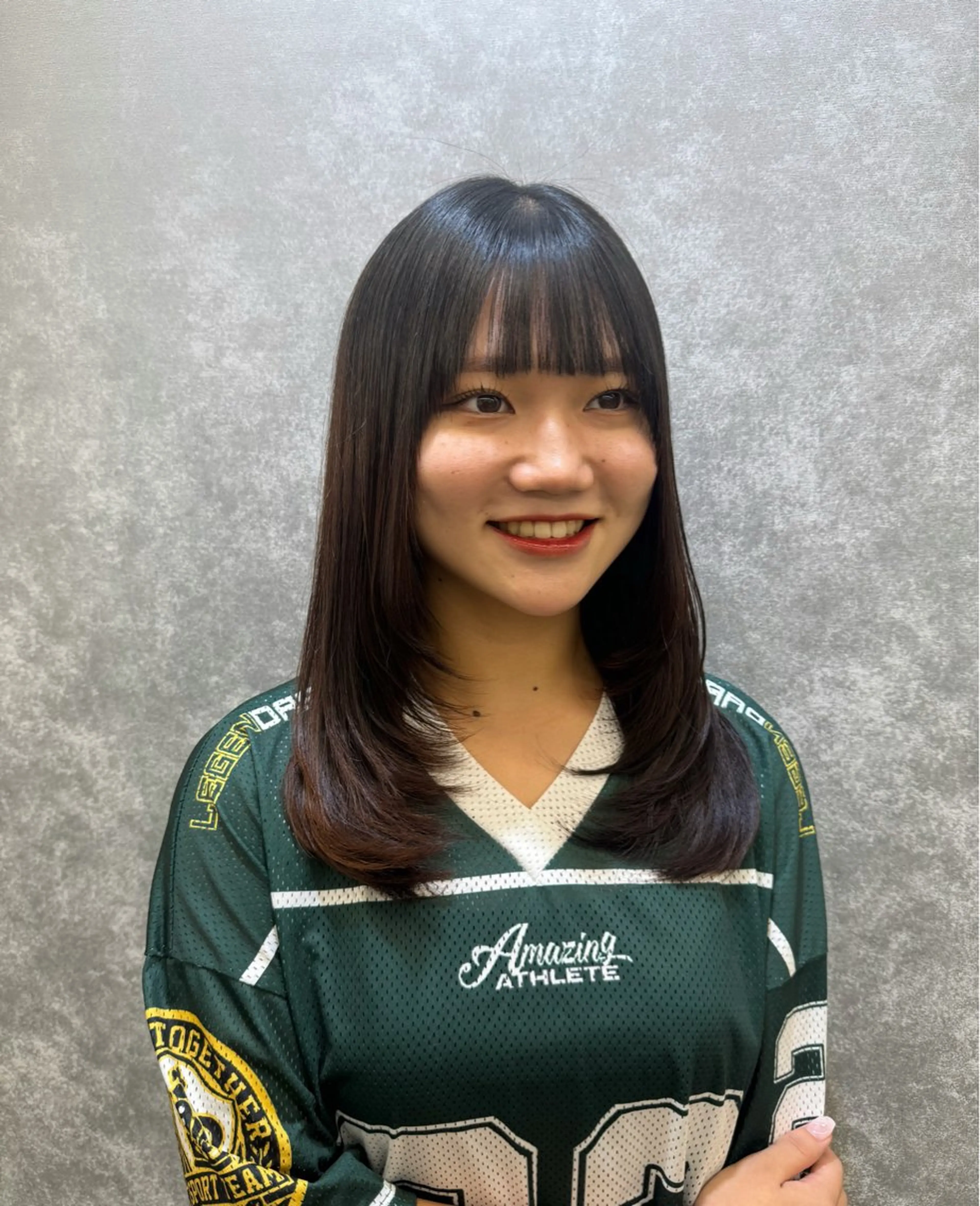 ミディアム 🕯コバ/レイヤー/ 美髪縮毛🕯のヘアスタイル