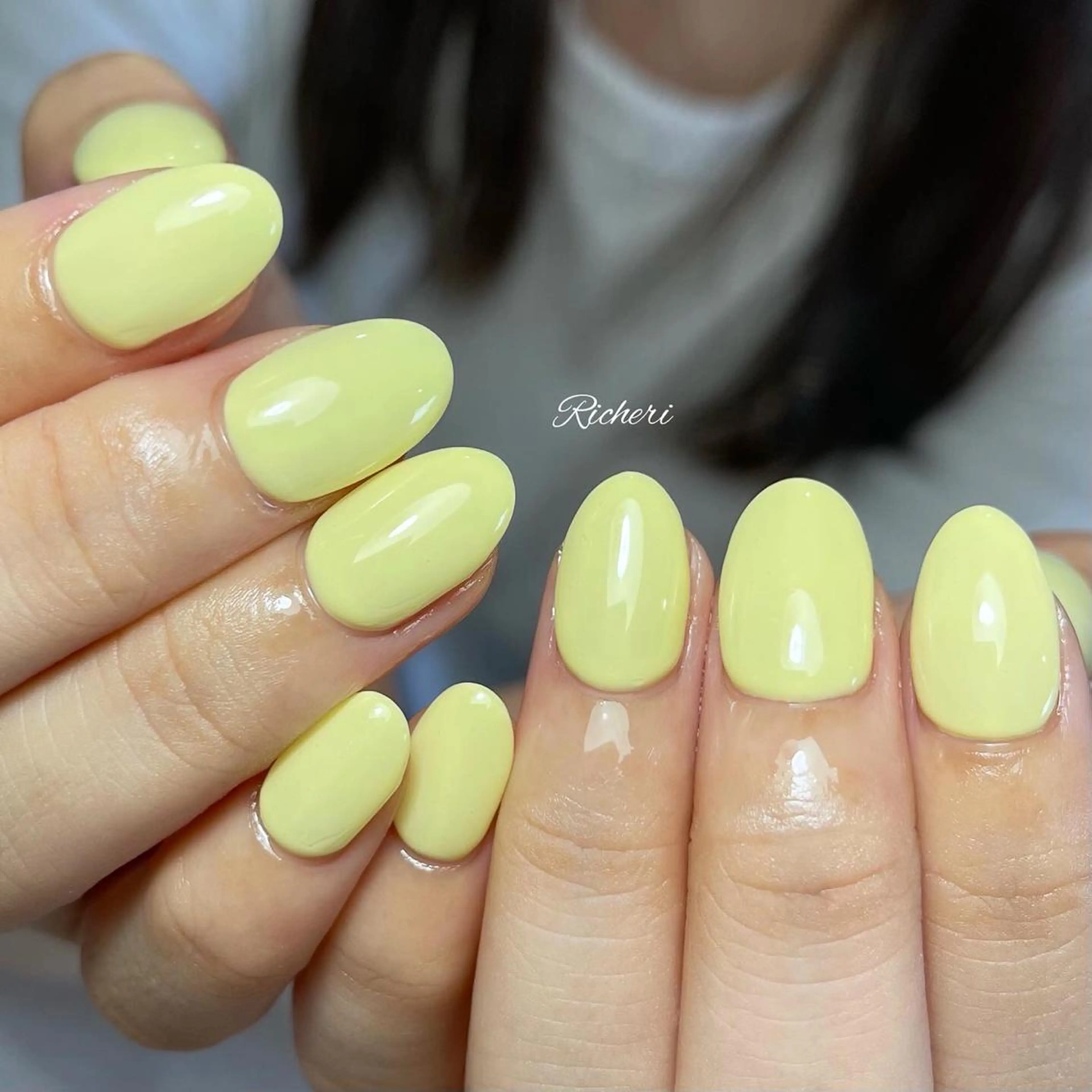 ミディアム ネイル イエローカラー 韓国風ヘア アートネイル フレンチネイル ジェルネイル richeri beautyのエステ・リラクイメージ