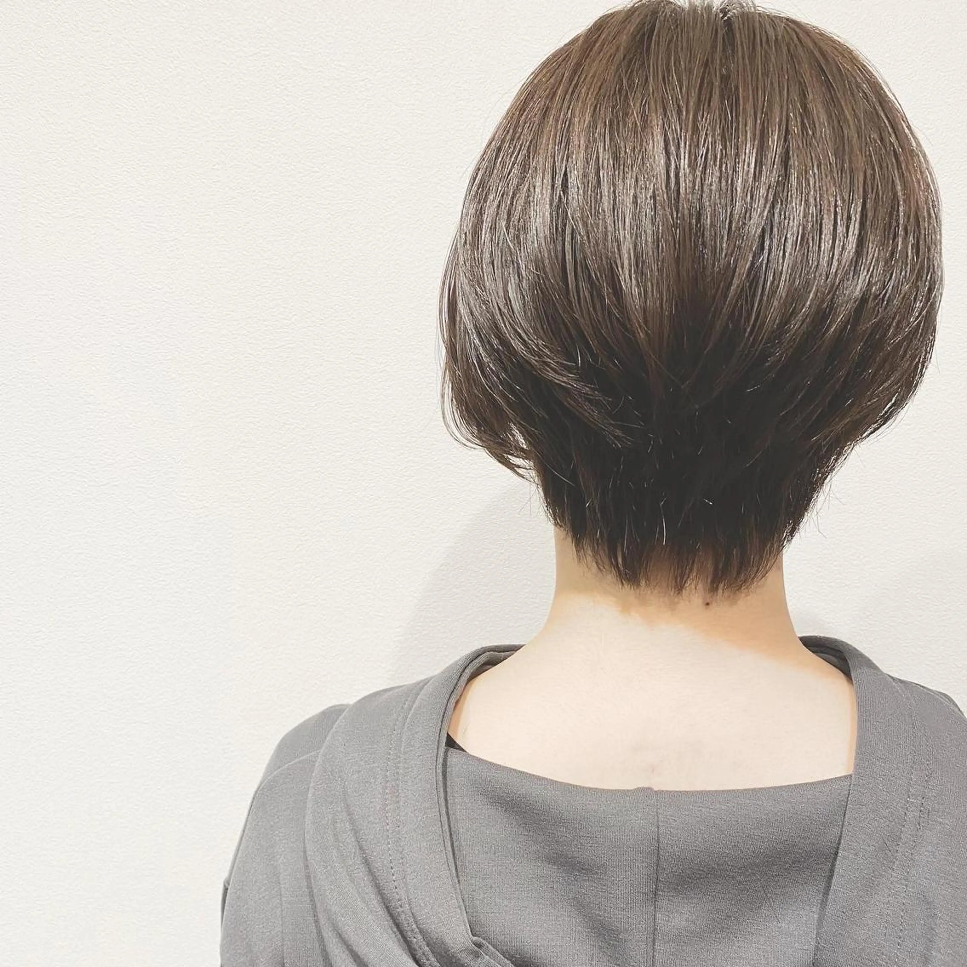 ショート カット ヘアカラー トリートメント MYRTLE TSUNODAのヘアスタイル