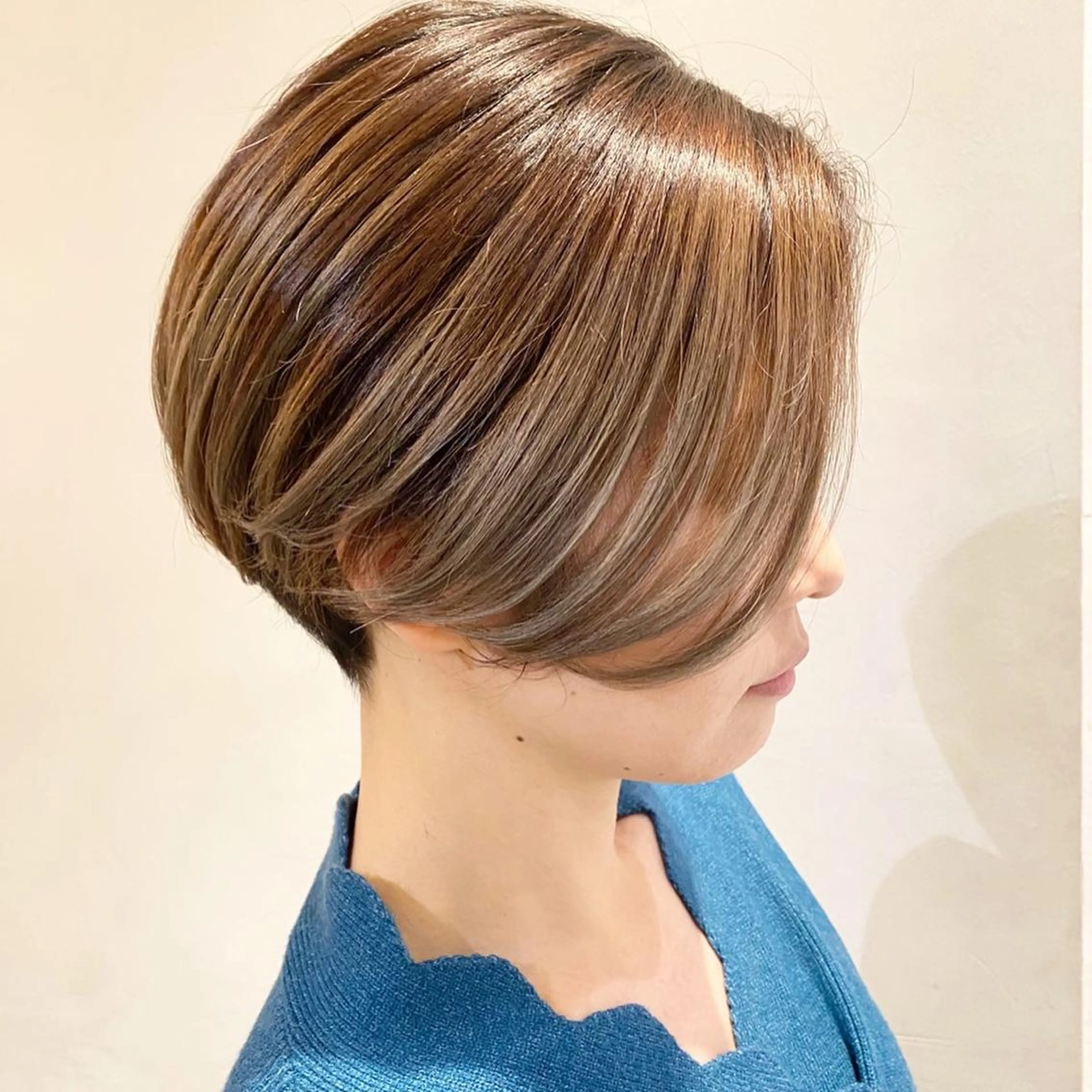 ショート カラー ヘアアレンジ ベージュカラー ハイトーンカラー ハイトーンベージュ ショートヘア カット ヘアカラー トリートメント ヘッドスパ 小林 佳祐のヘアスタイル