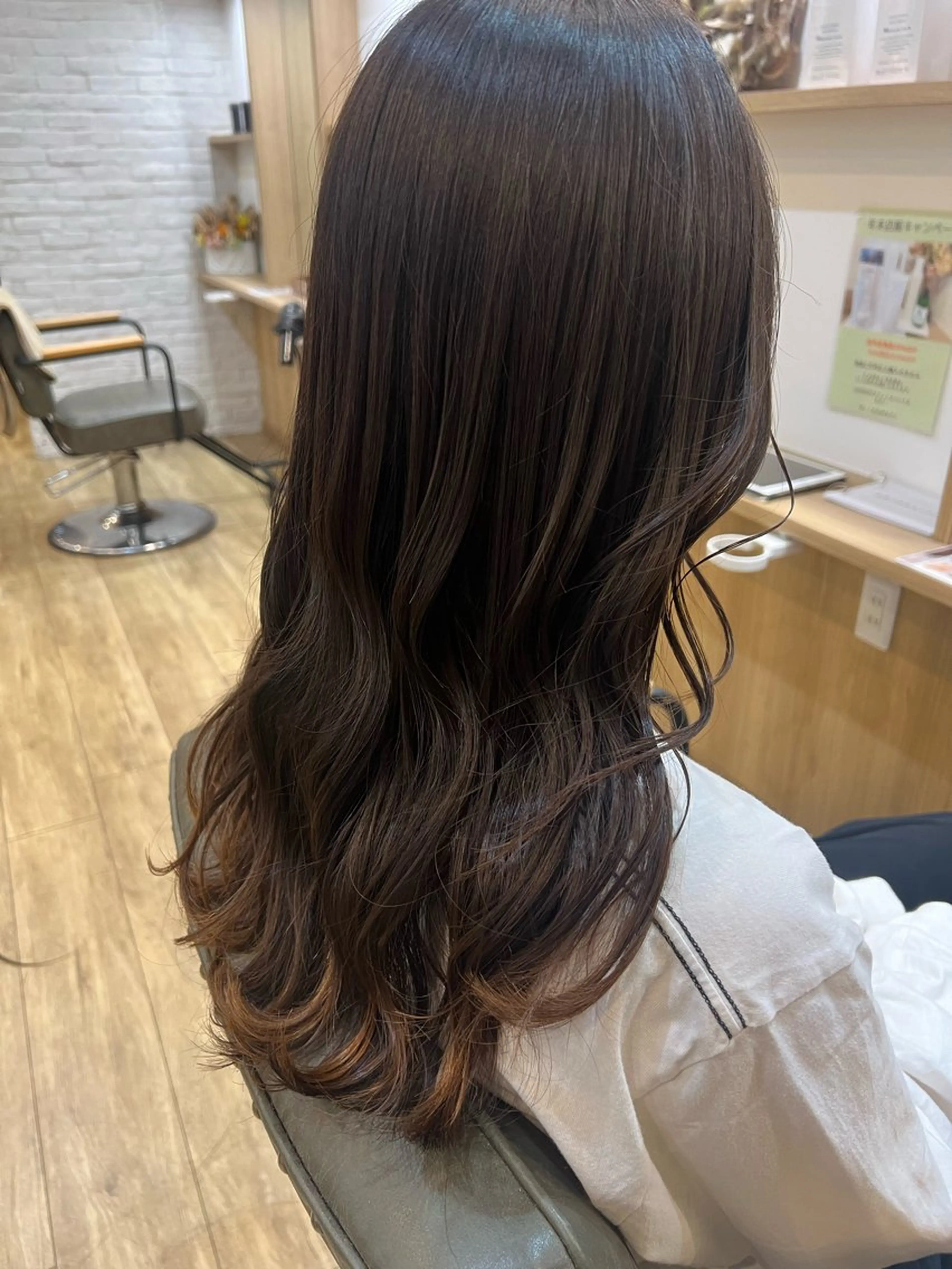 ロング 高辻 日菜のヘアスタイル