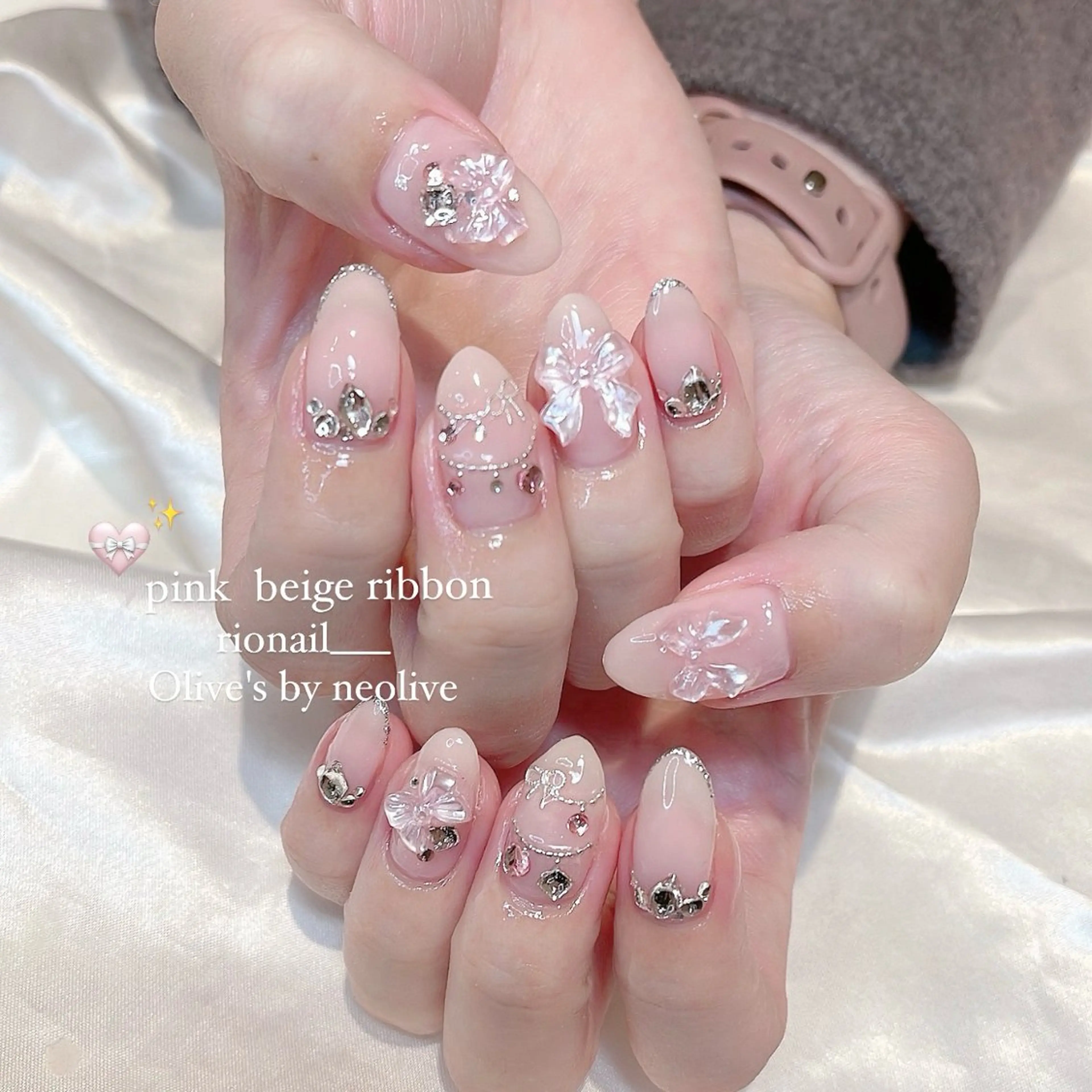 ネイル ハンドネイル 𝘙𝘪𝘰𝘯𝘢 ...🕯🤍のネイルデザイン