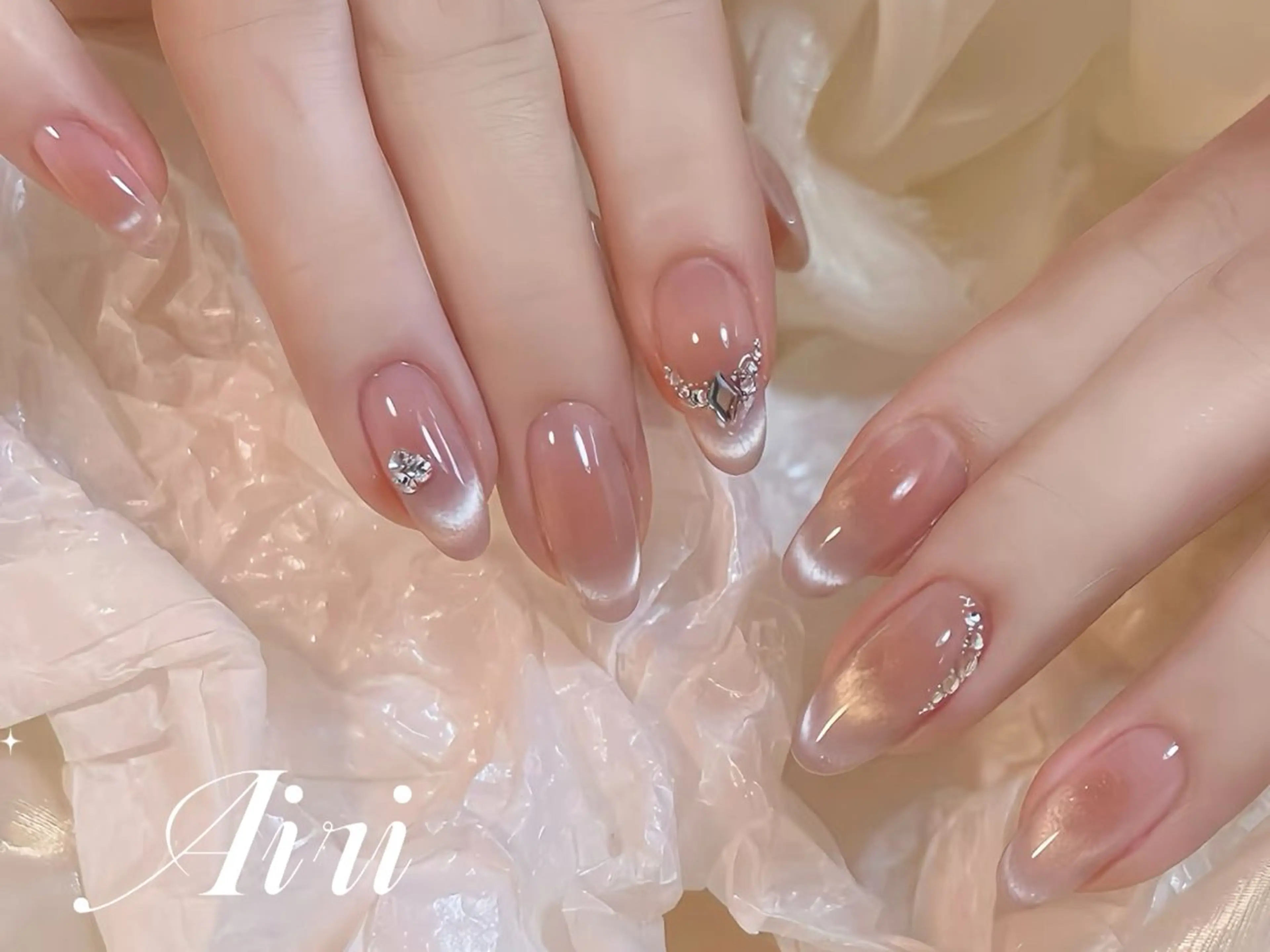 ネイル ハンドネイル ネイルサロンAiri 長さ出し·シンプルのネイルデザイン