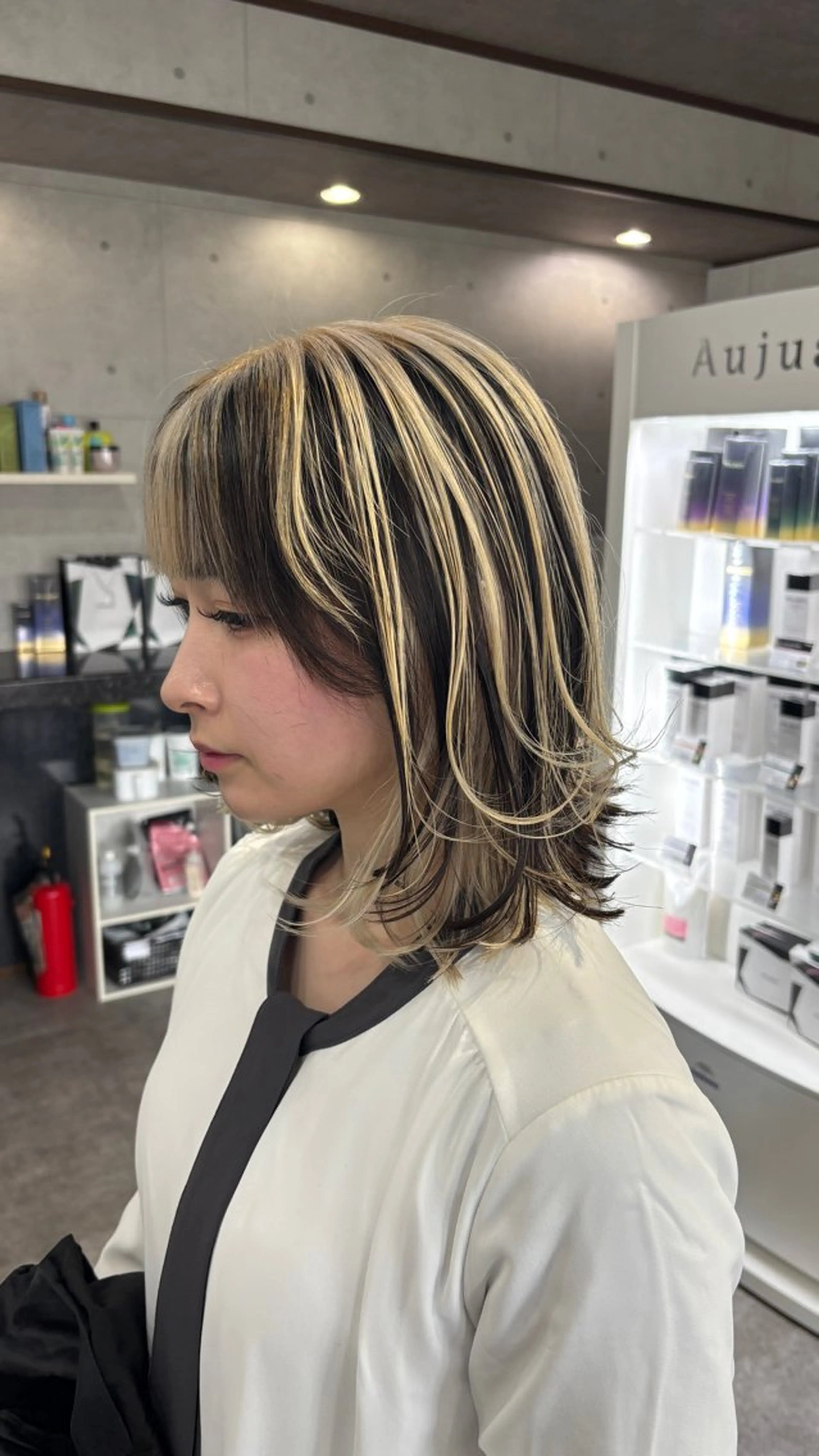 ミディアム ボブ くびれヘア くせ毛 髪質改善 切りっぱなしロブ カット ヘアカラー REVE美容室 REVEマツエクのヘアスタイル