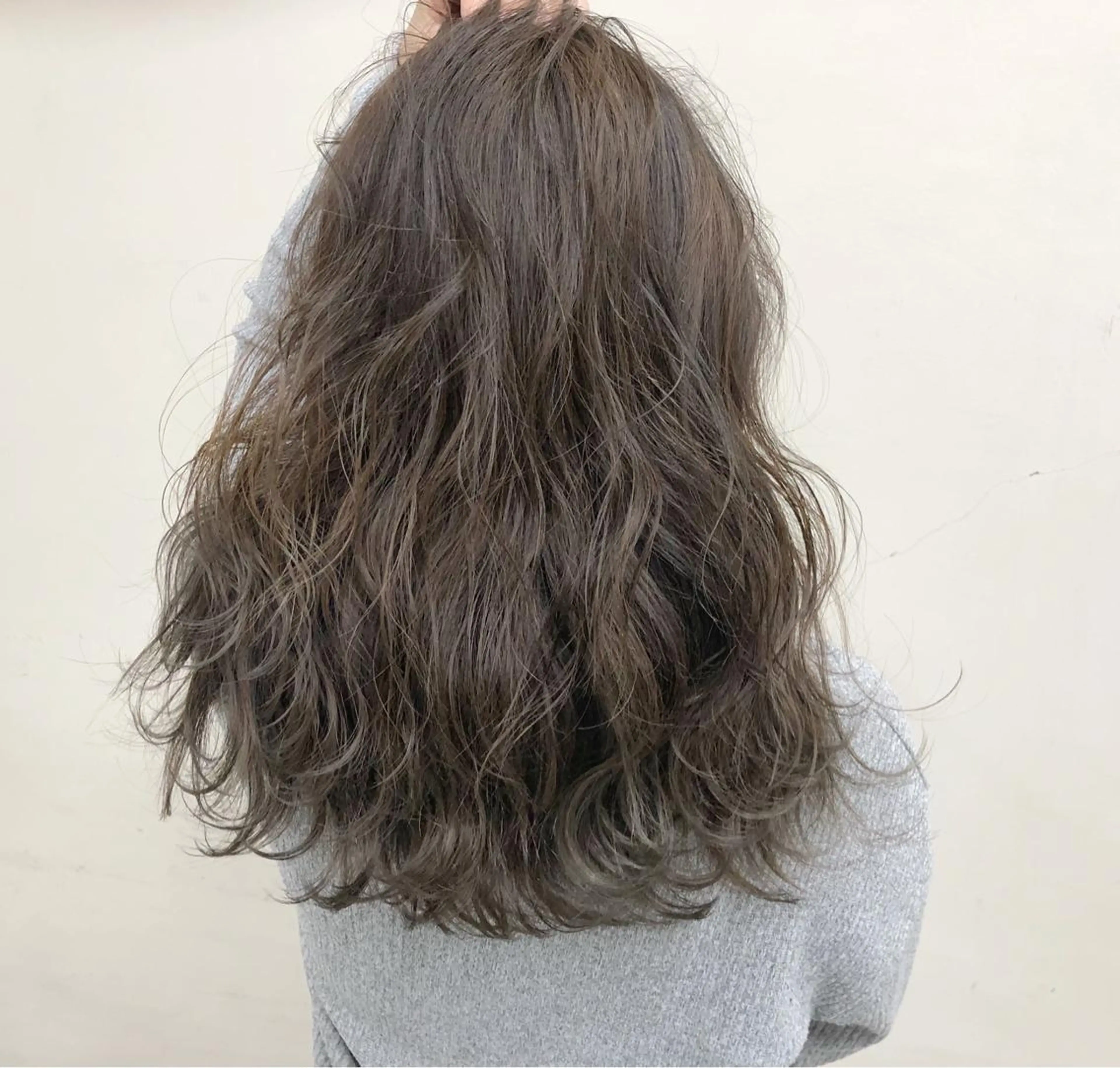 ロング 顔まわり／髪質改 善／白髪ぼかし／中山のヘアスタイル