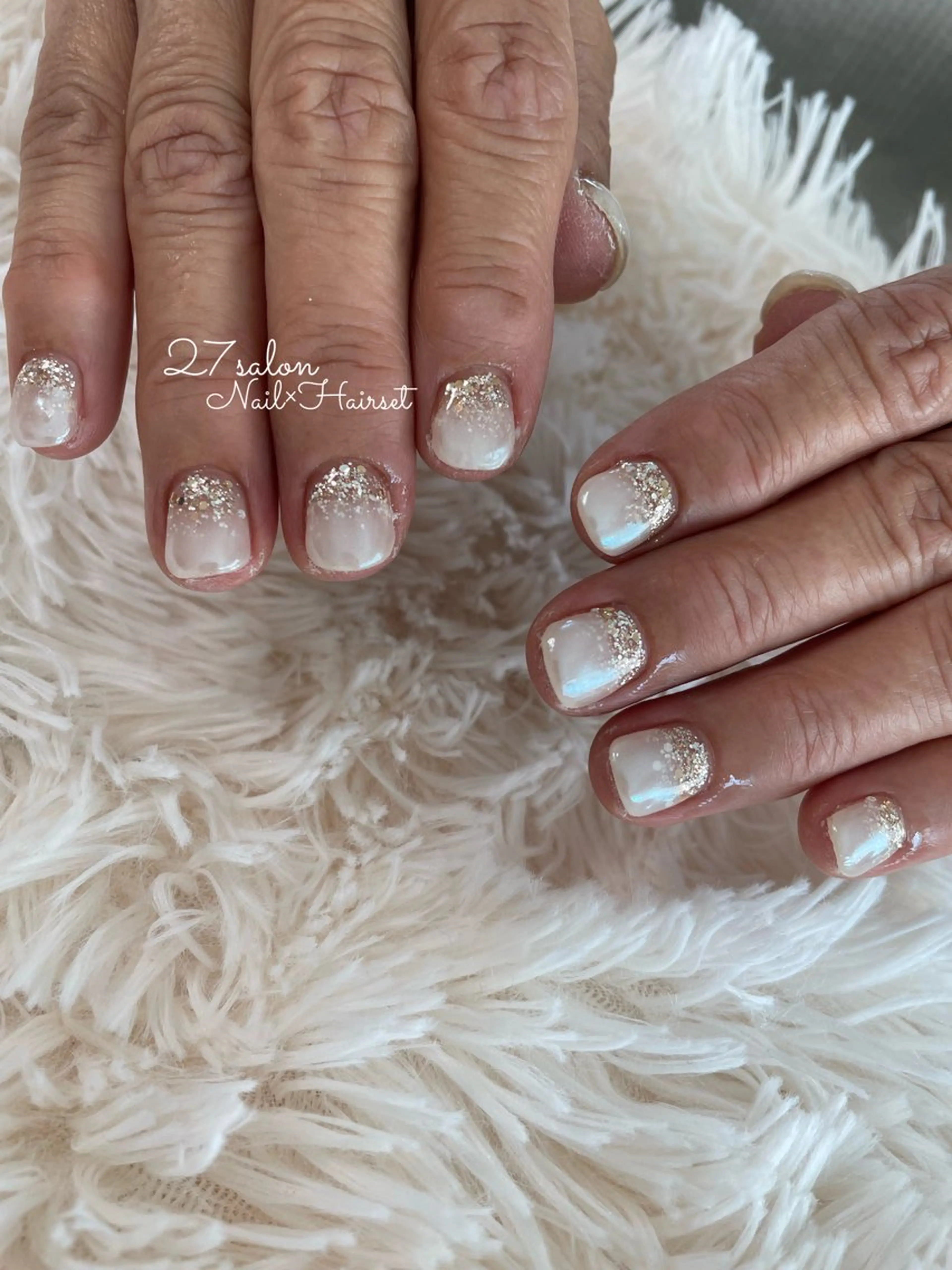 ネイル オーロラネイル グラデーション ラメ(グリッター) ラメグラデーション ホワイト 27salon yuinaのネイルデザイン