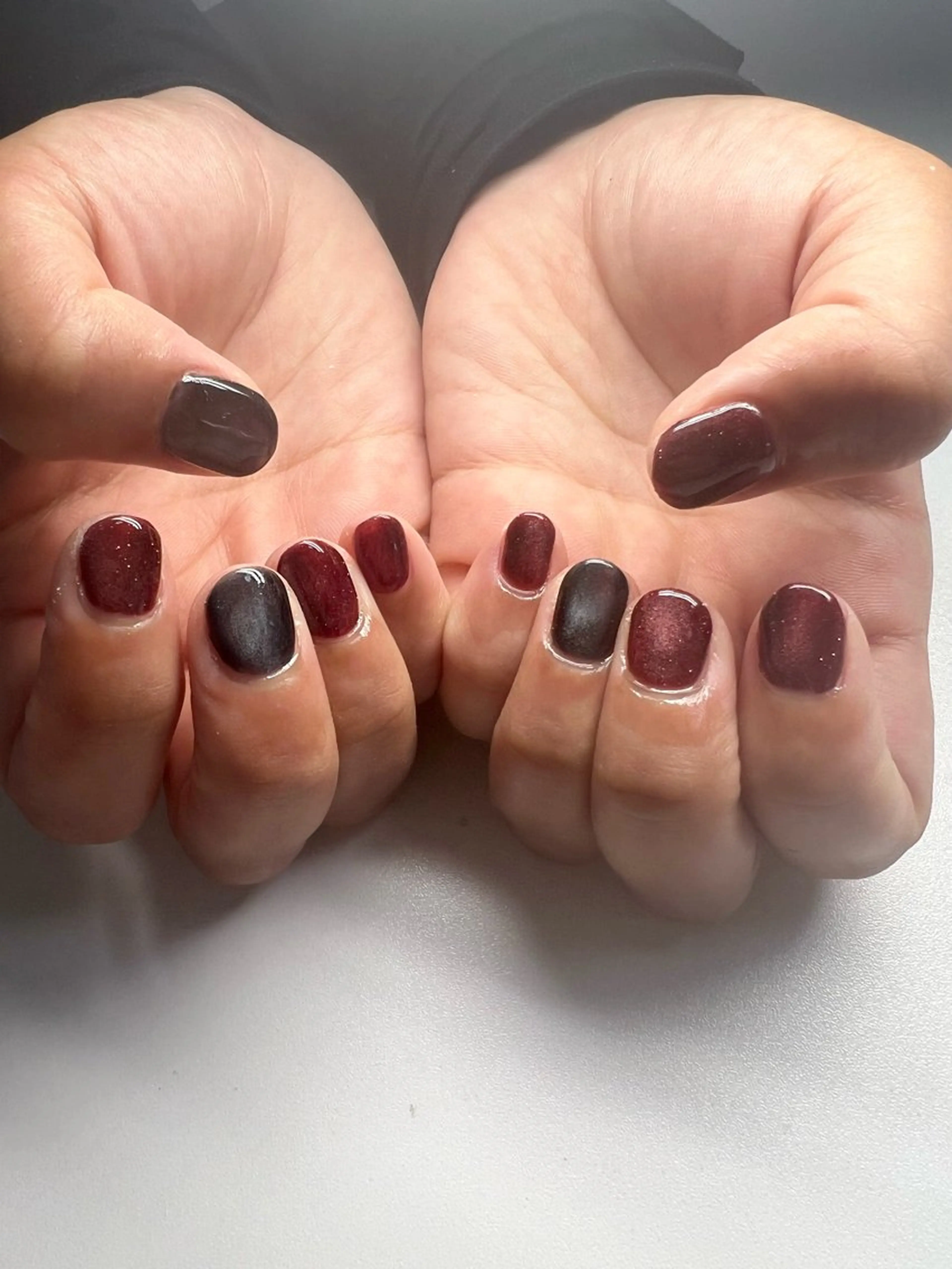 ネイル マグネットネイル 赤色 ハンドネイル Keytos所属・小池 奈央のネイルデザイン