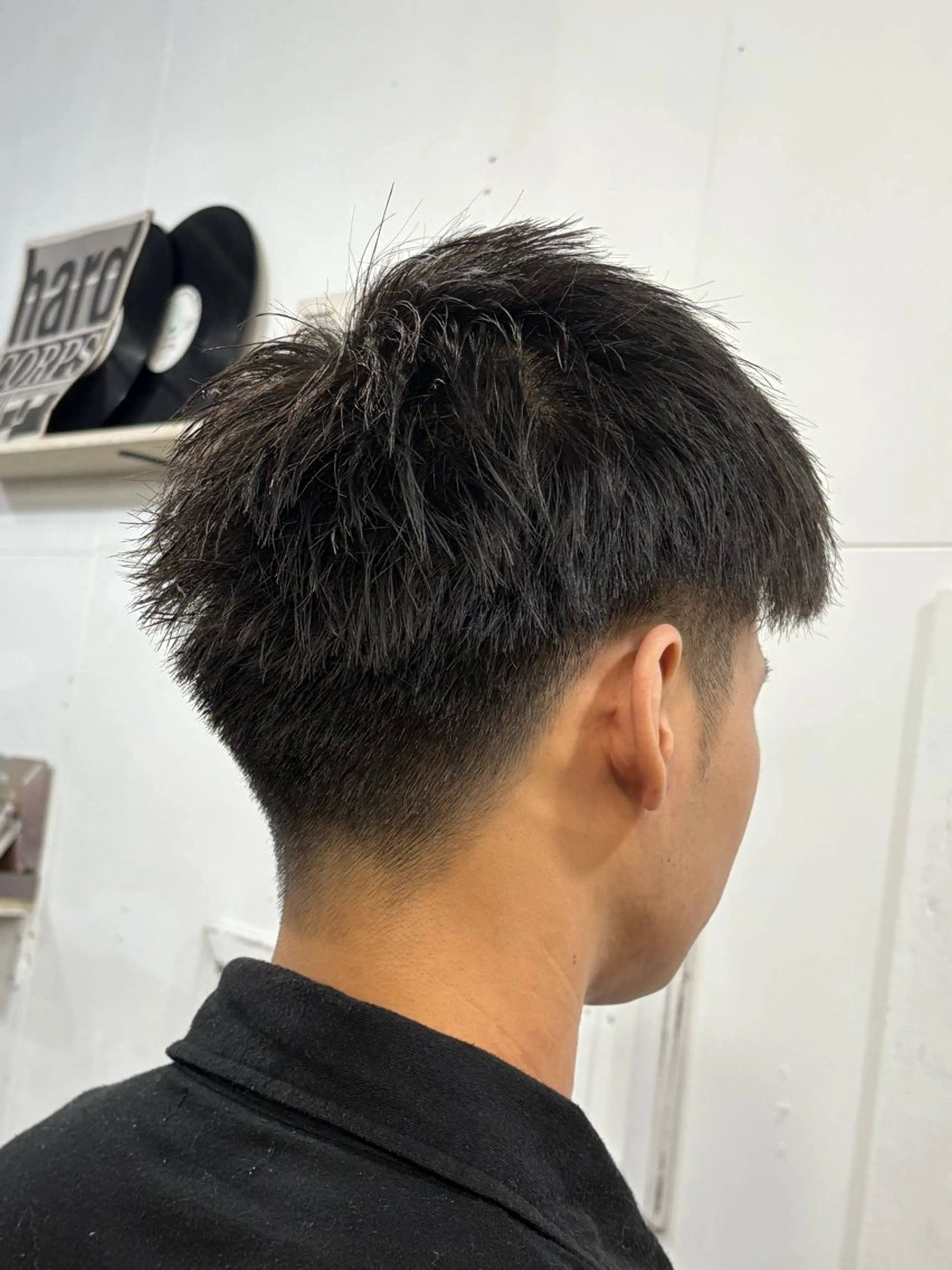 ショート メンズ アップバング 刈り上げ 透明感艶カラー SALTOすずのヘアスタイル
