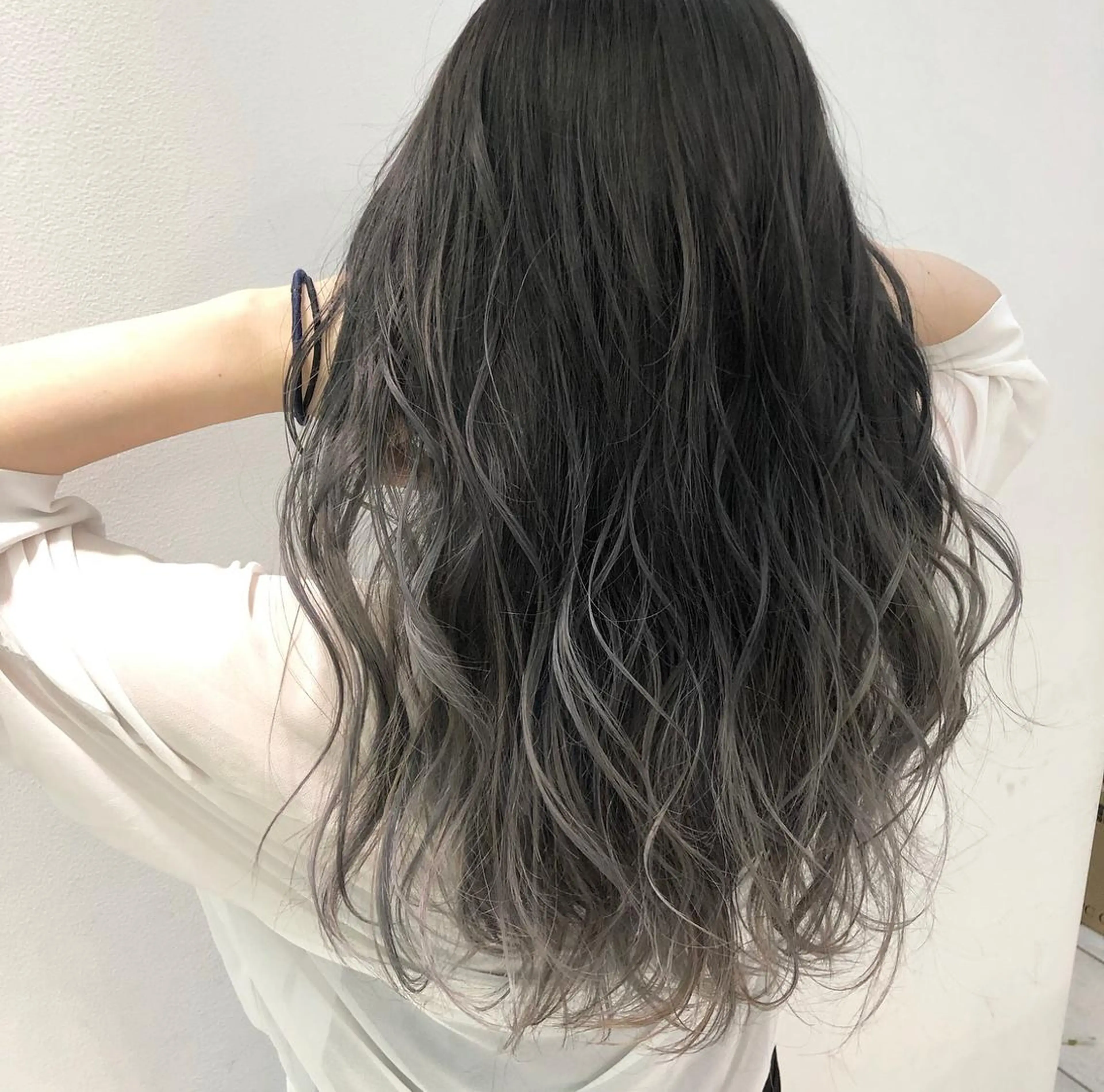 ロング カラー 渡邊 唯のヘアスタイル